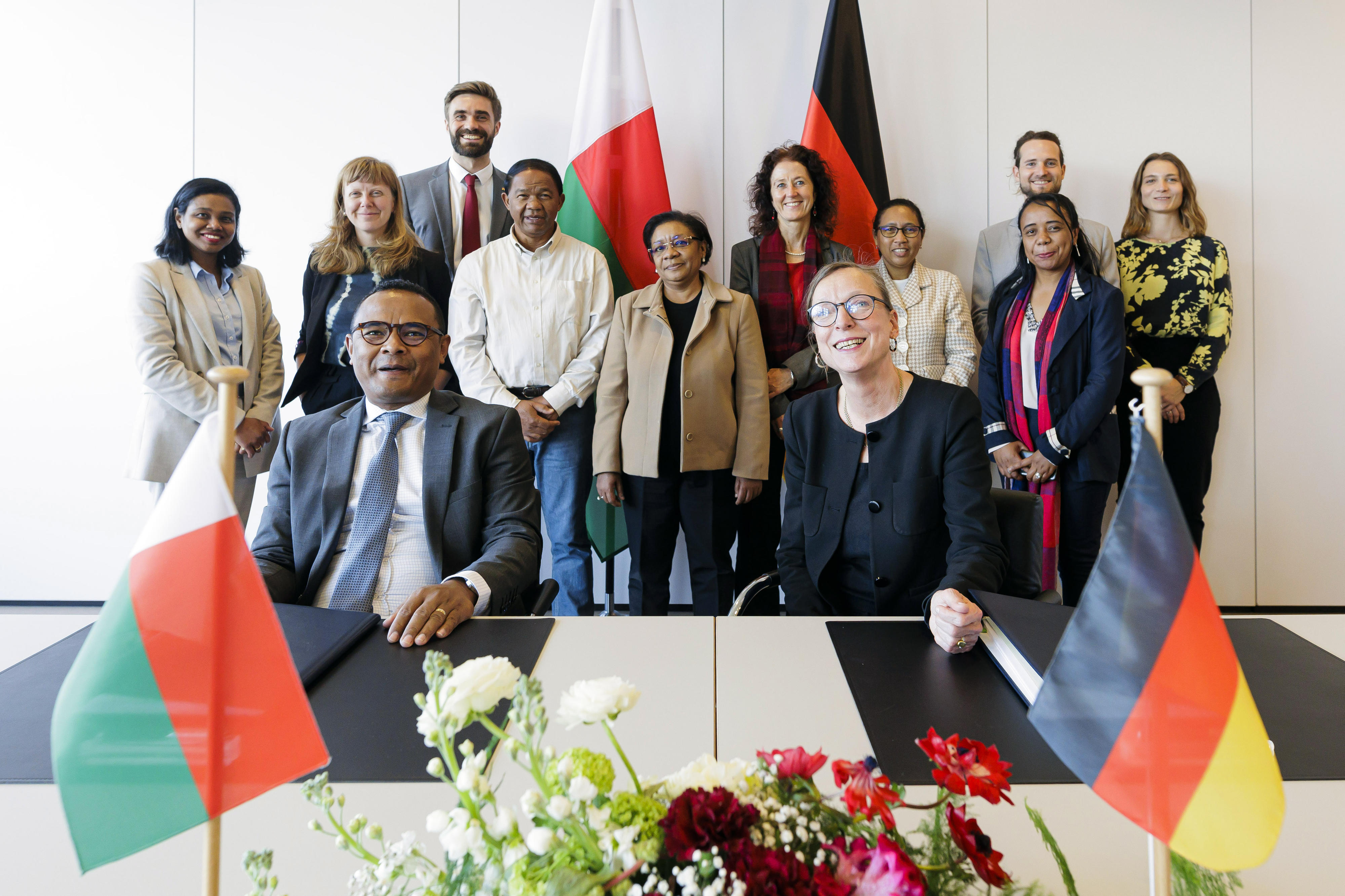 Die madegassische und deutsche Delegation bei den Regierungsverhandlungen in Berlin