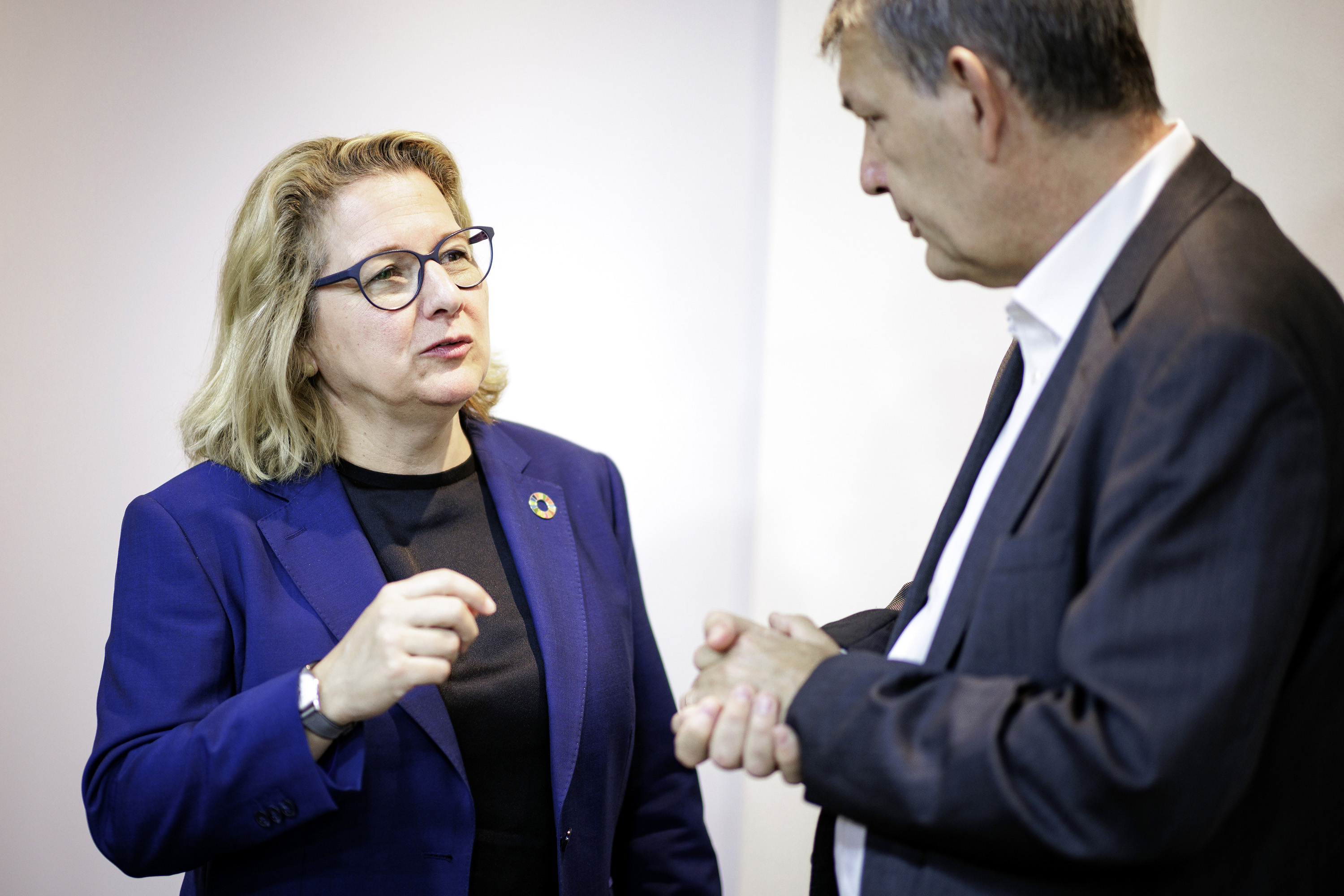 Entwicklungsministerin Svenja Schulze im Gespräch mit UNRWA-Generalkommissar Philippe Lazzarini in Amman, Jordanien 