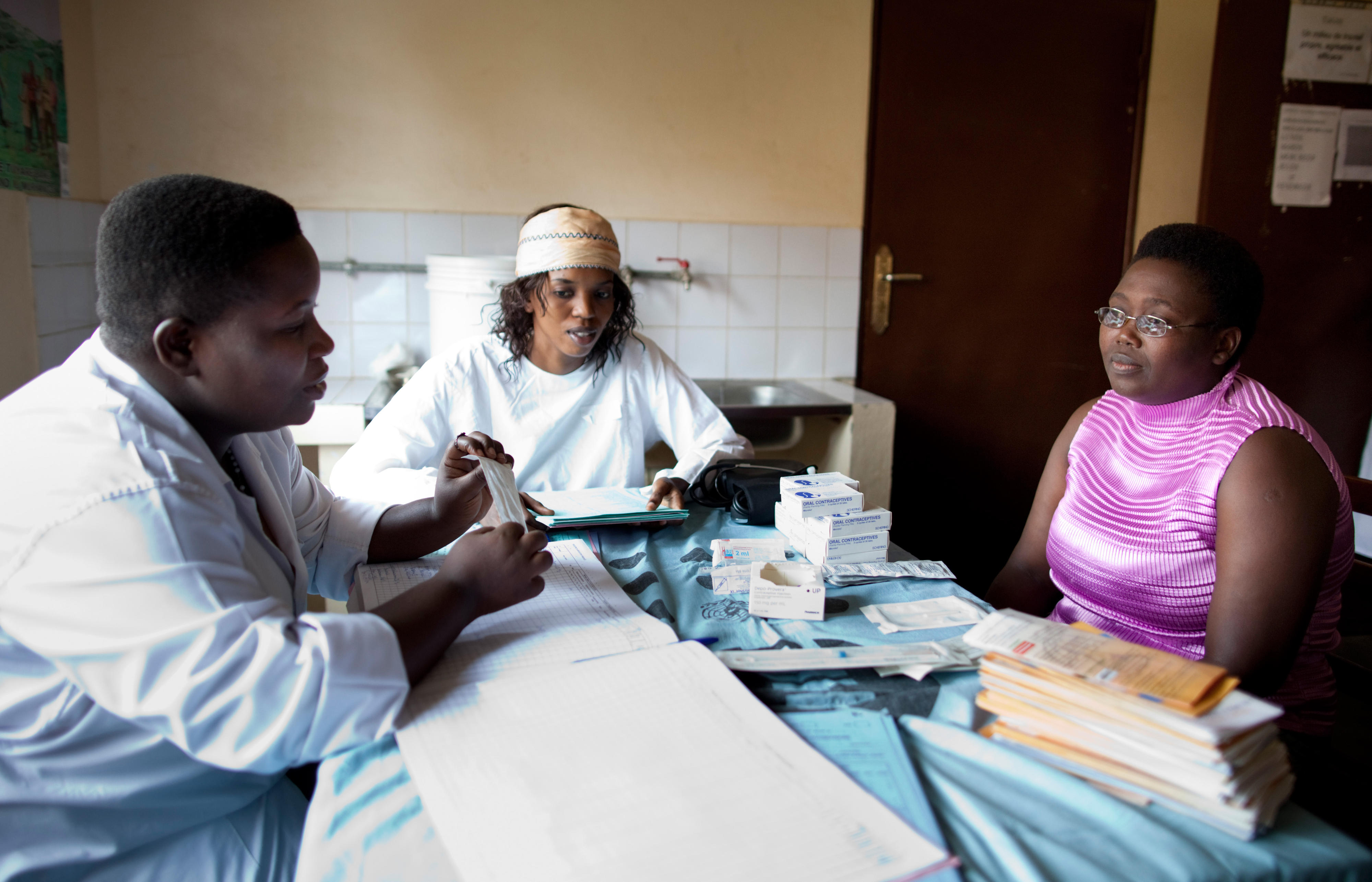 Beratung zum Thema Verhütung in einer Gesundheitsstation in Bujumbura, Burundi