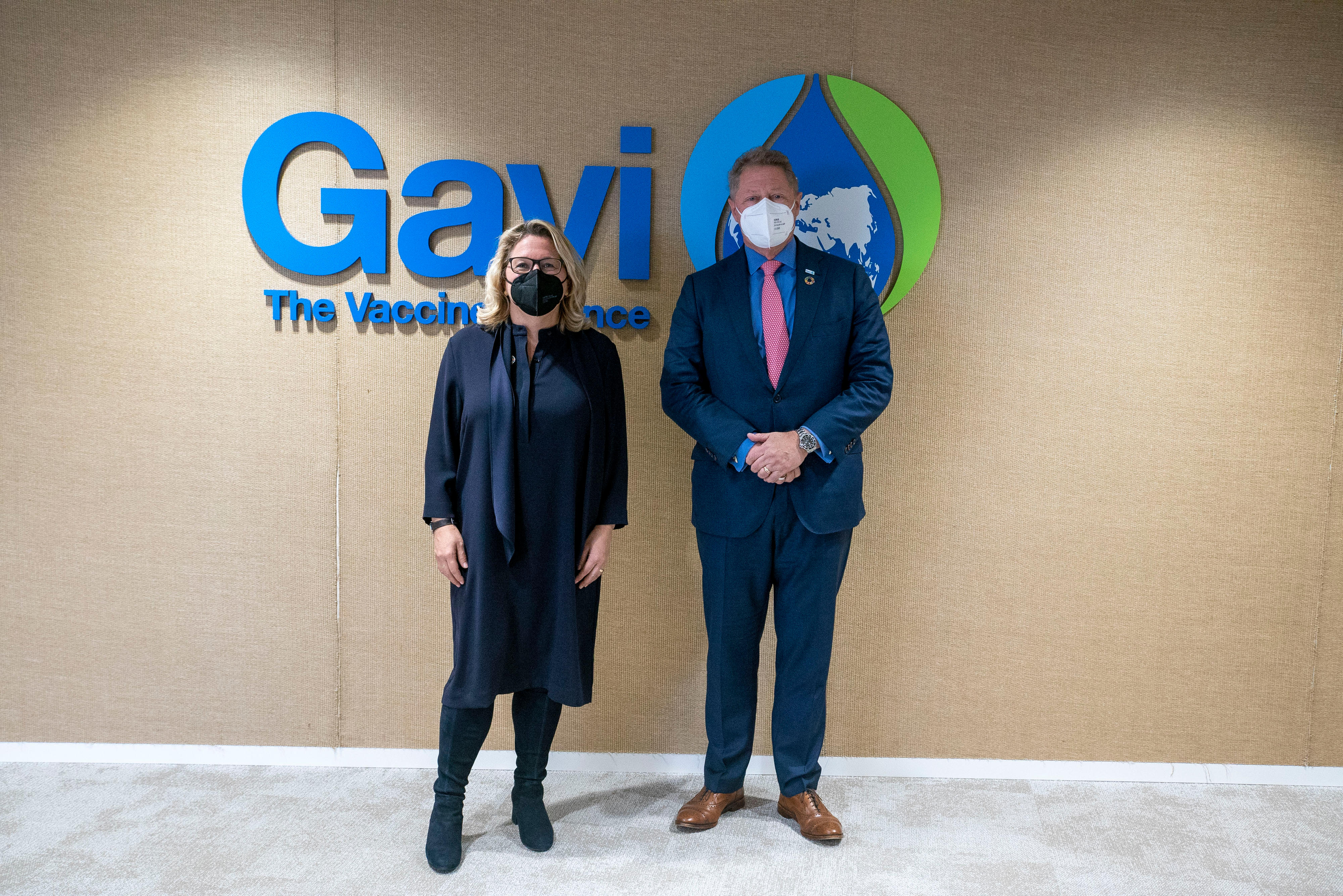 Bundesentwicklungsministerin Svenja Schulze mit Seth Berkley, CEO der globalen Impfallianz Gavi