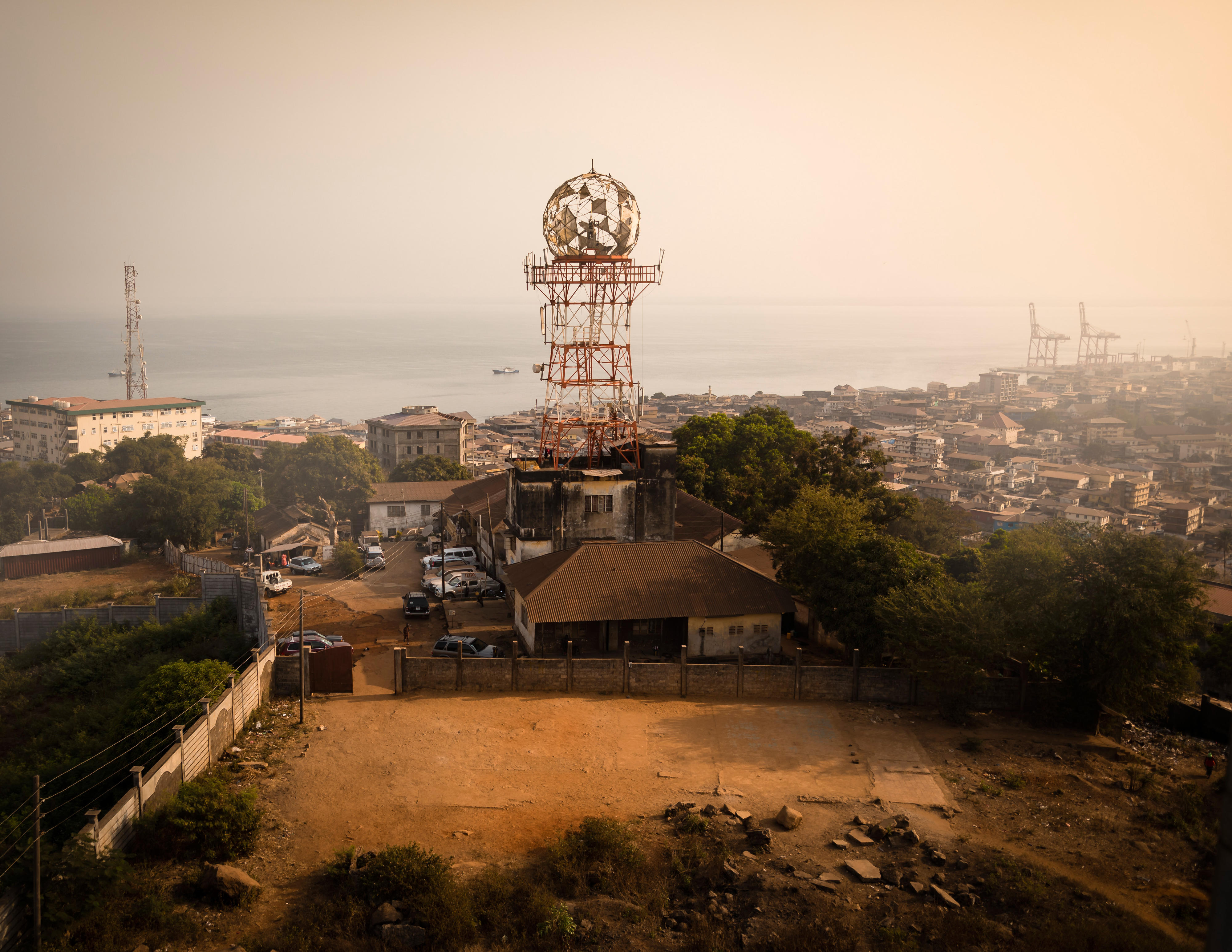 Blickt auf Freetown, die Hauptstadt von Sierra Leone