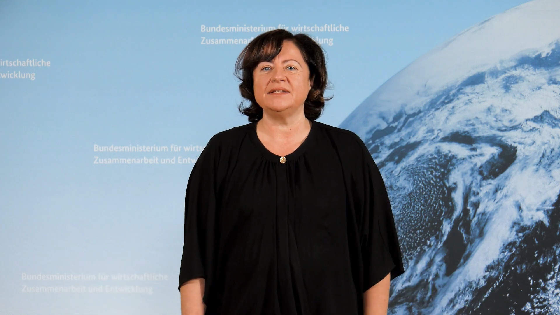Standbild aus dem Video "3 Fragen an die Parla­men­ta­rische Staats­sekre­tärin Dr. Bärbel Kofler"
