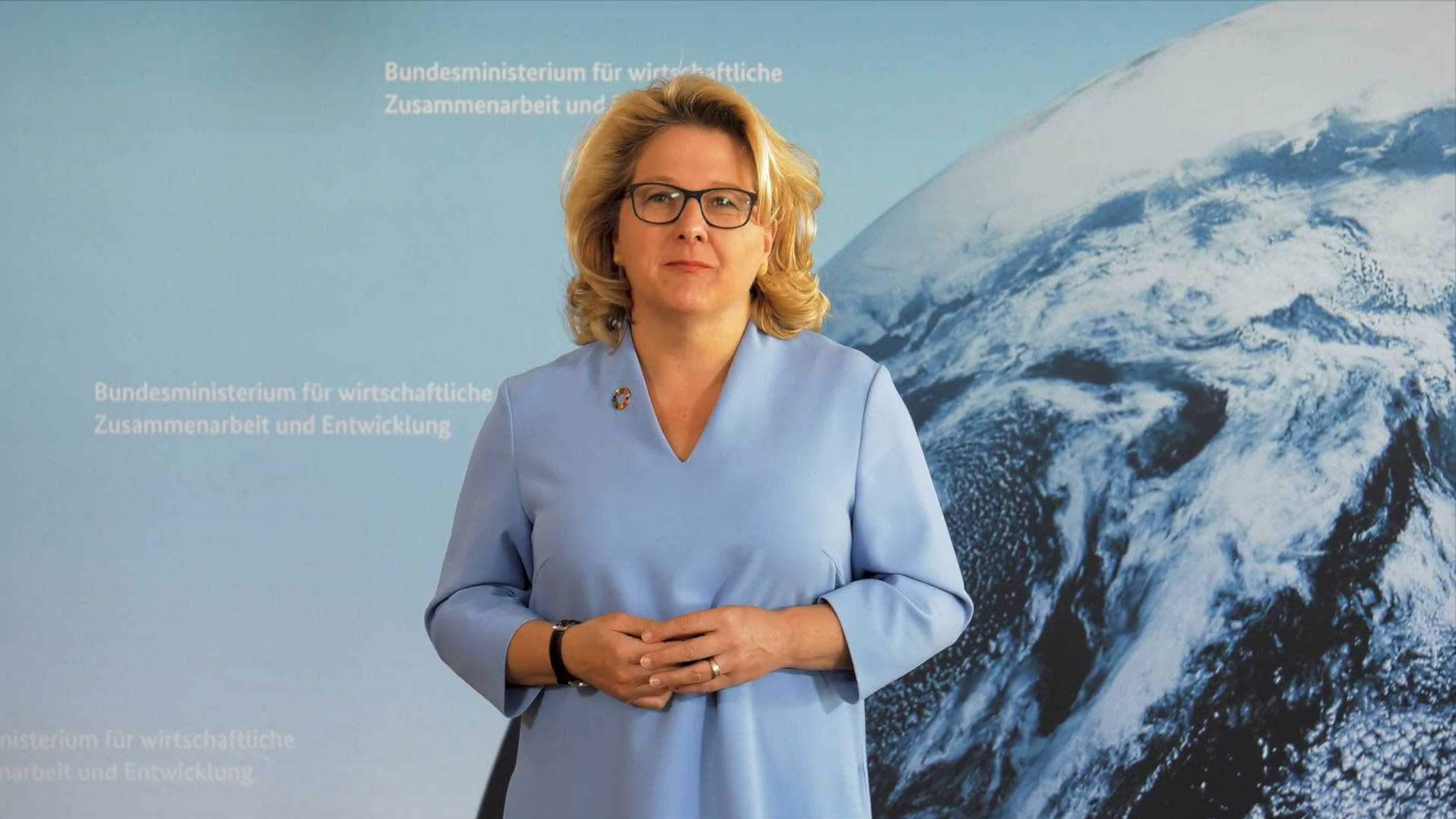 Standbild aus dem Video "4 Fragen an Bundesministerin Svenja Schulze"