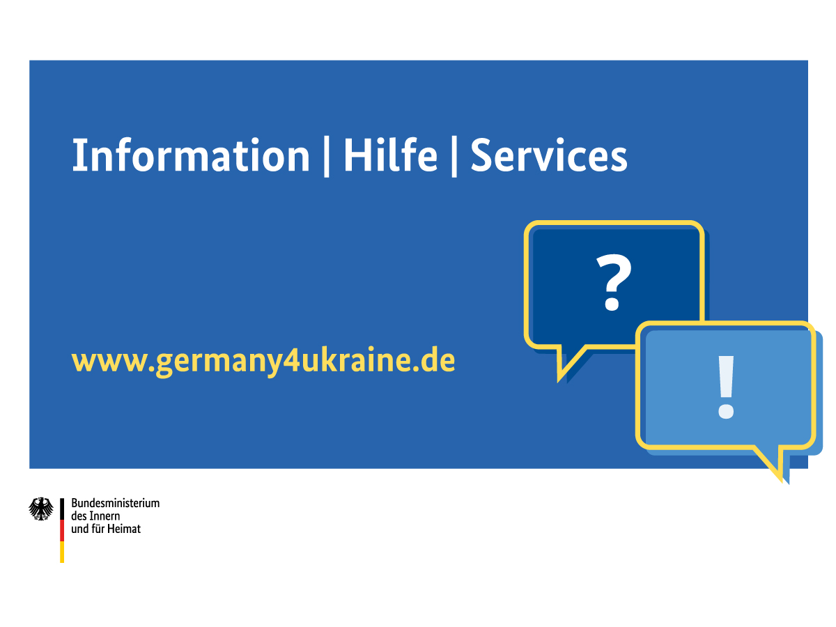 Banner (blauer Hintergrund) mit Text in weißer Schrift "Information | Hilfe | Services" und in gelber Schrift" www.germany4ukraine.de" und einem weißen Fragezeichen und einem weißen Ausrufezeichen jeweils in einer blauen Sprechblase mit gelbem Rand, darunter das Logo des Bundesministeriums des Innern und für Heimat