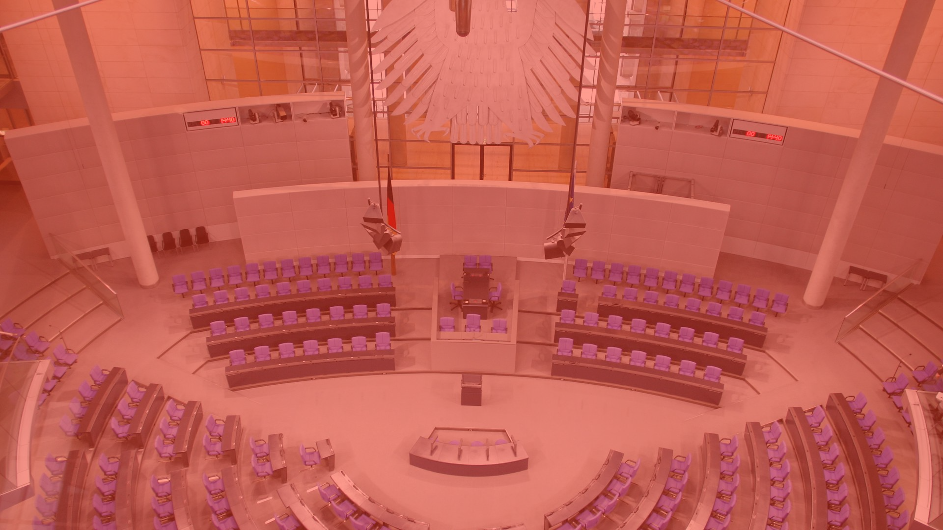 Plenarsaal des Deutschen Bundestags im Reichstagsgebäude in Berlin