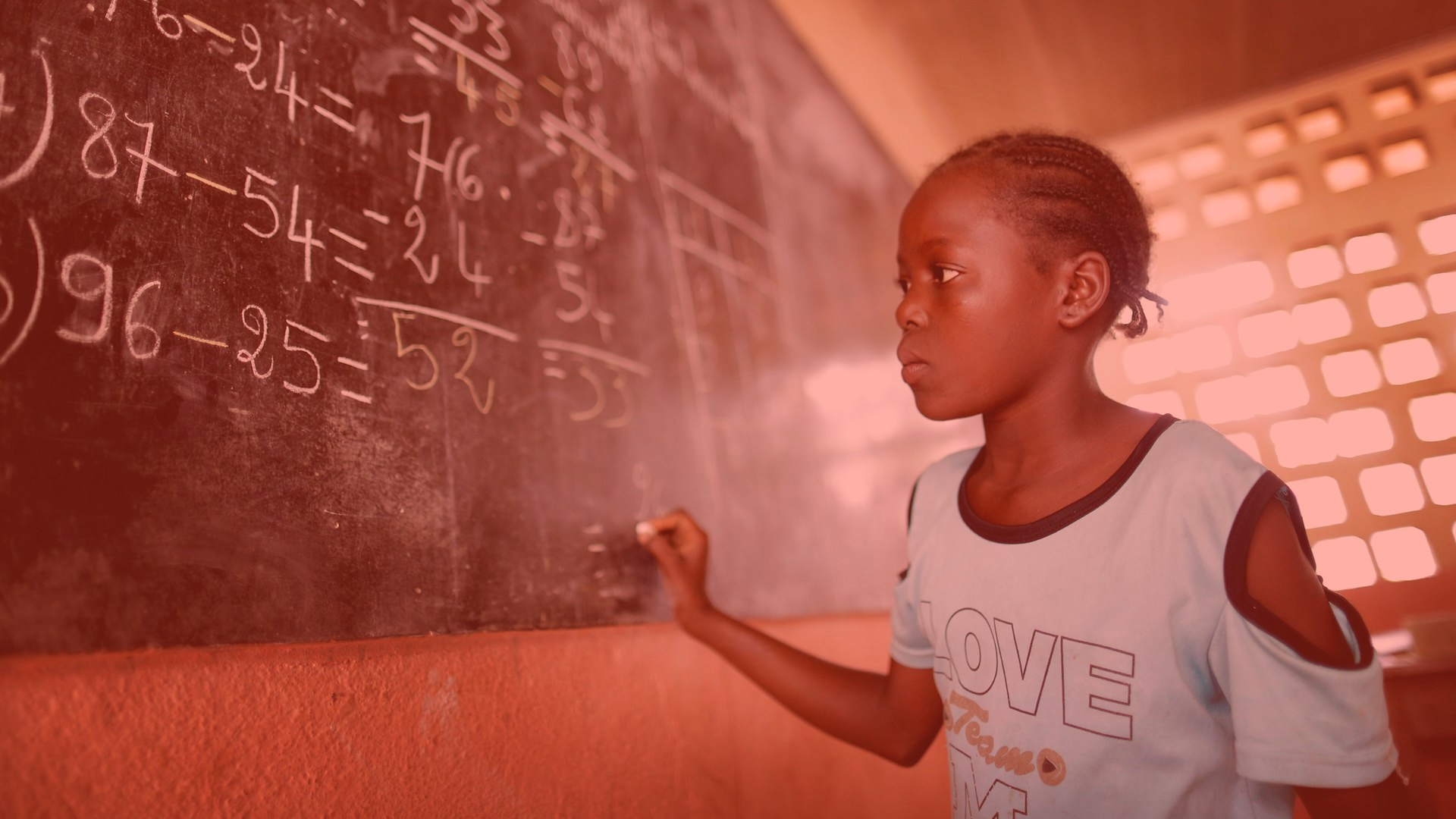 Schülerin einer Schule in Bangui in der Zentralafrikanischen Republik