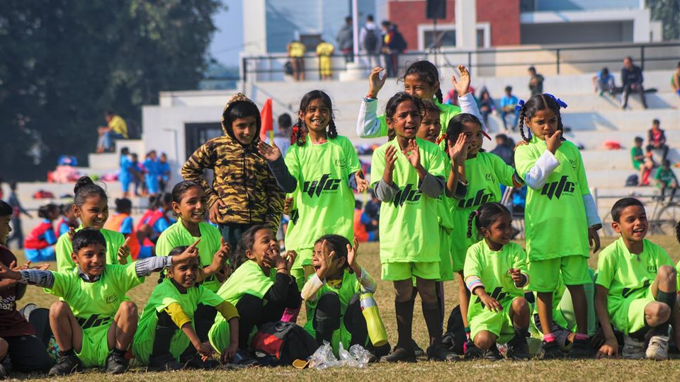 Durch Sport bauen Kinder und Jugendliche in den Baumwoll-Anbauregionen in Indien soziale Beziehungen auf und werden für den Schutz der Umwelt sensibilisiert.
