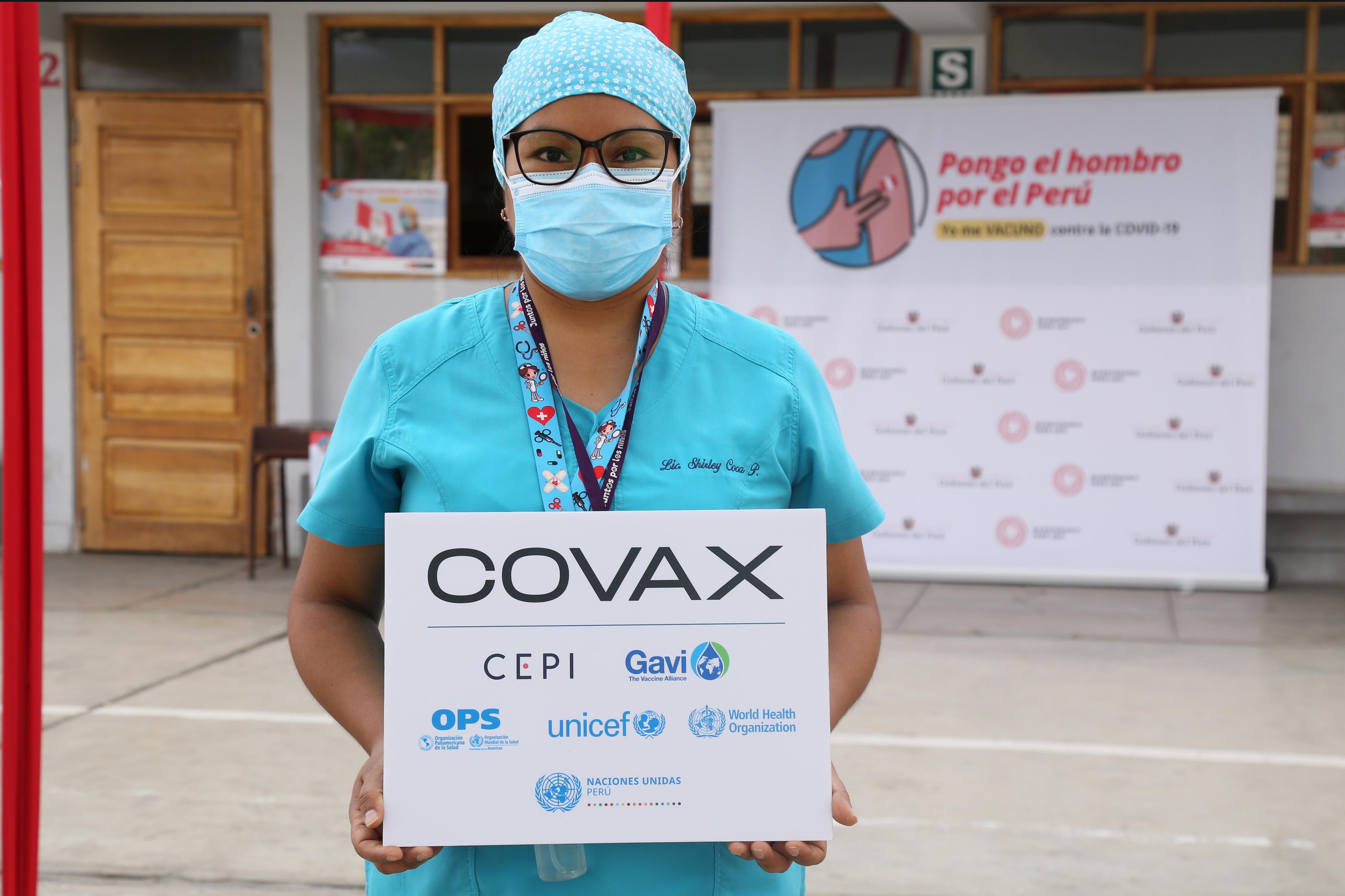 Eine Krankenschwester in einer Impfstelle im Bezirk San Martín de Porres in Lima, Peru. Peru erhielt seine erste COVAX-Lieferung am 10. März 2021.