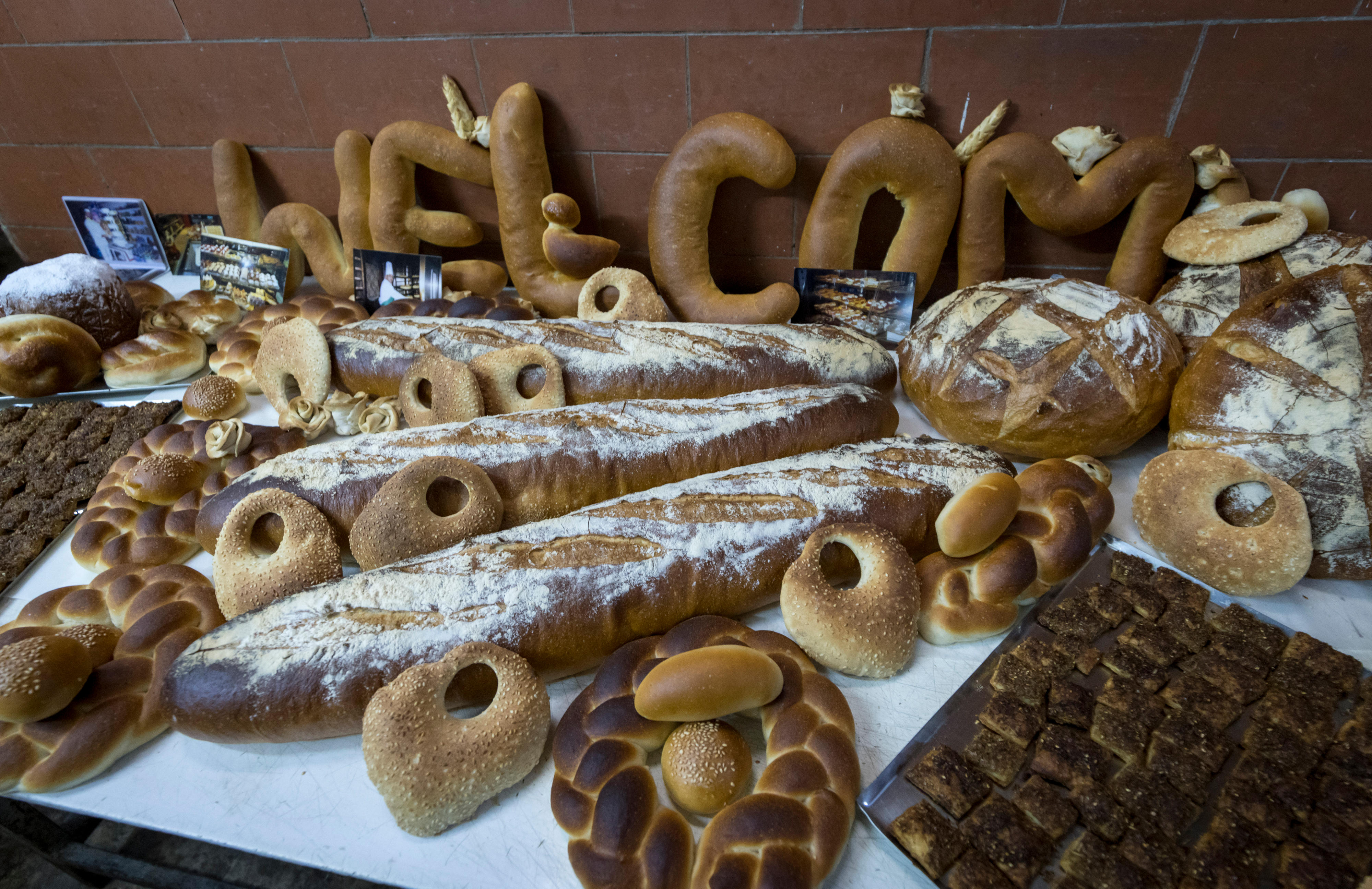 Backwaren der Bäckerei Sarkis Panpajian in Beirut. Die Bäckerei befindet sich in einem Stadtbezirk, der besonders von der Explosion 2020 im Beiruter Hafen betroffen war. Das UN-Welternährungsprogramm unterstützt Kleinstbetriebe in Beirut beim Wiederaufbau.