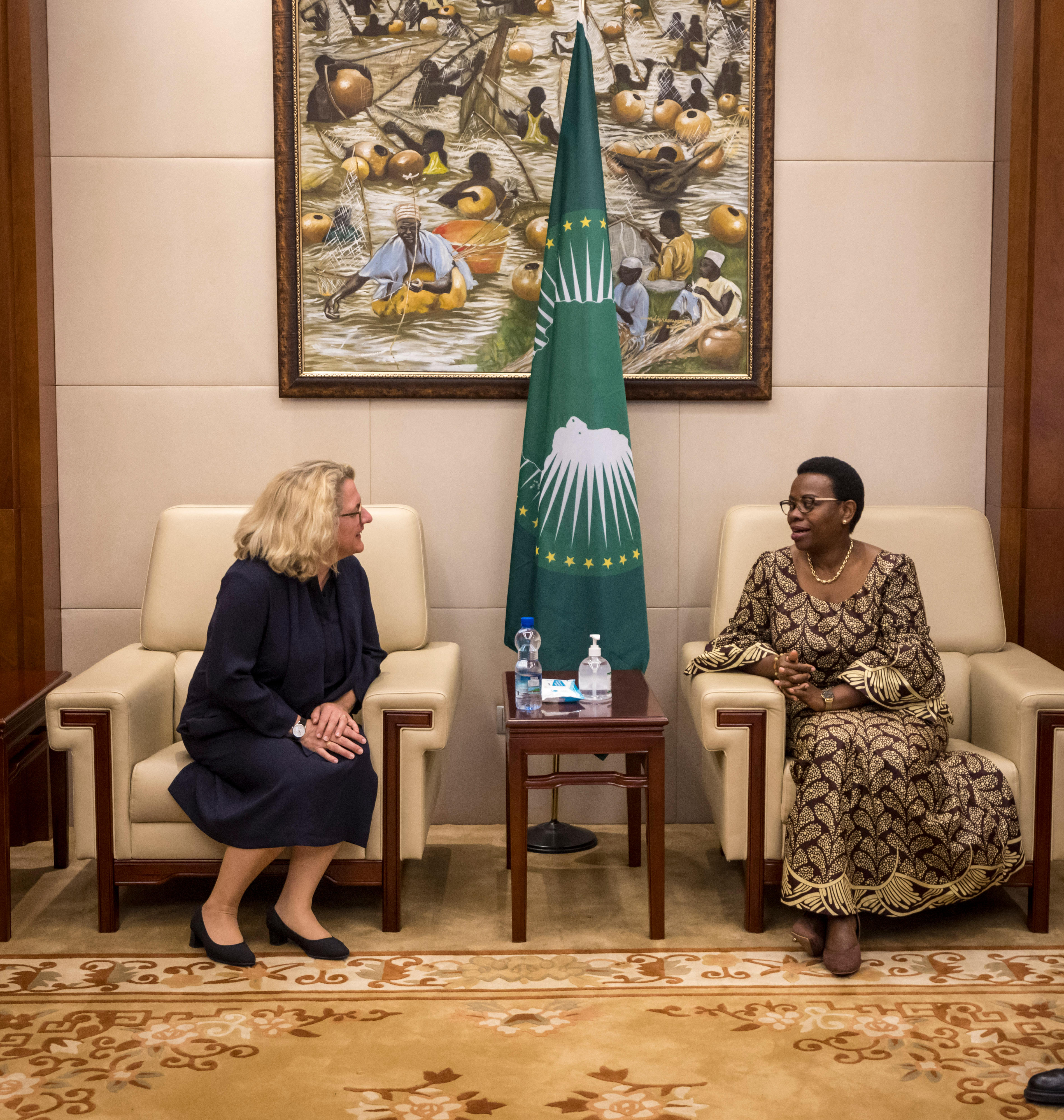 Entwicklungsministerin Svenja Schulze trifft Monique Nsanzabaganwa, stellvertretende Vorsitzende der Kommission der Afrikanischen Union.