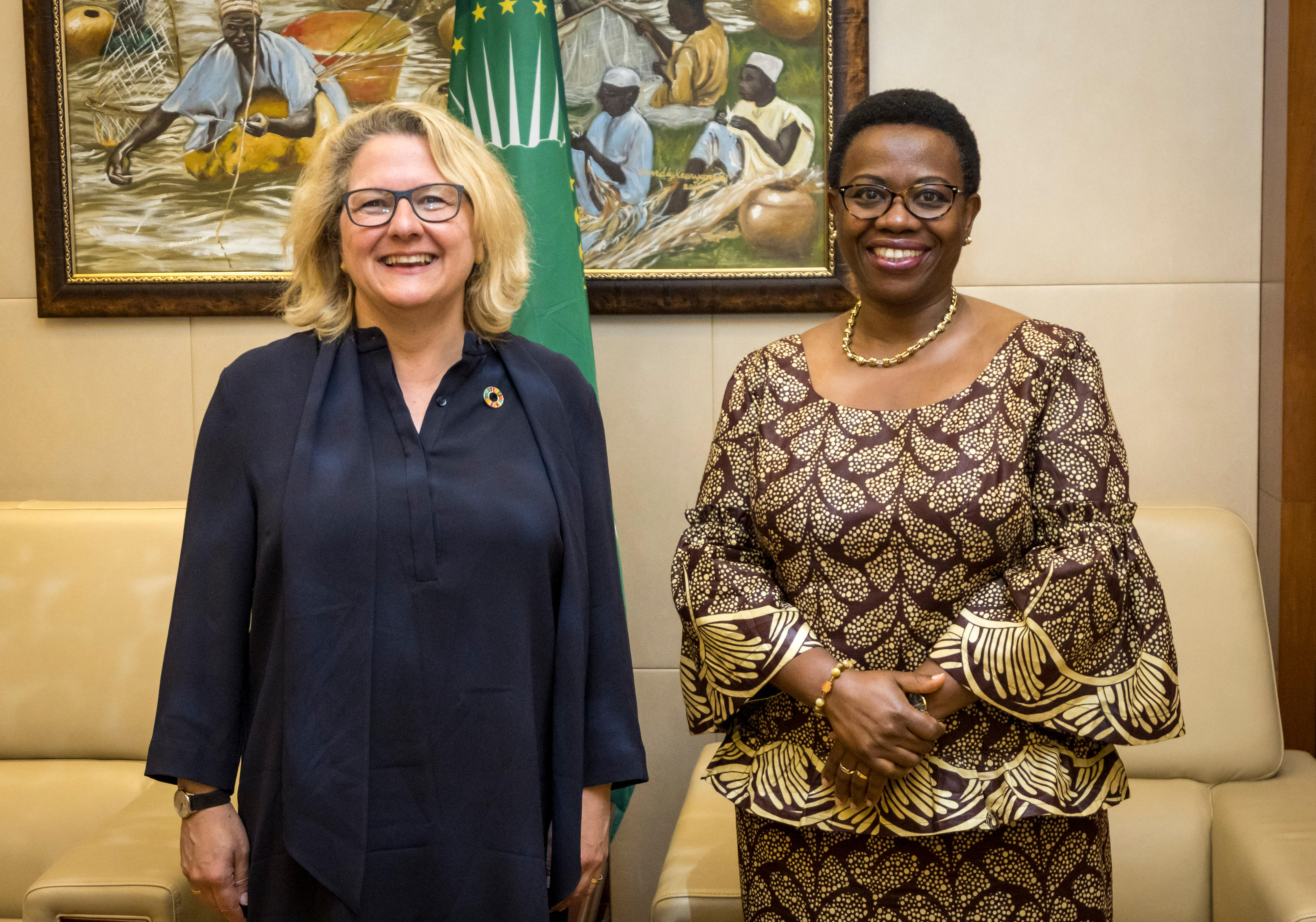 Entwicklungsministerin Svenja Schulze und Monique Nsanzabaganwa, stellvertretende Vorsitzende der Kommission der Afrikanischen Union