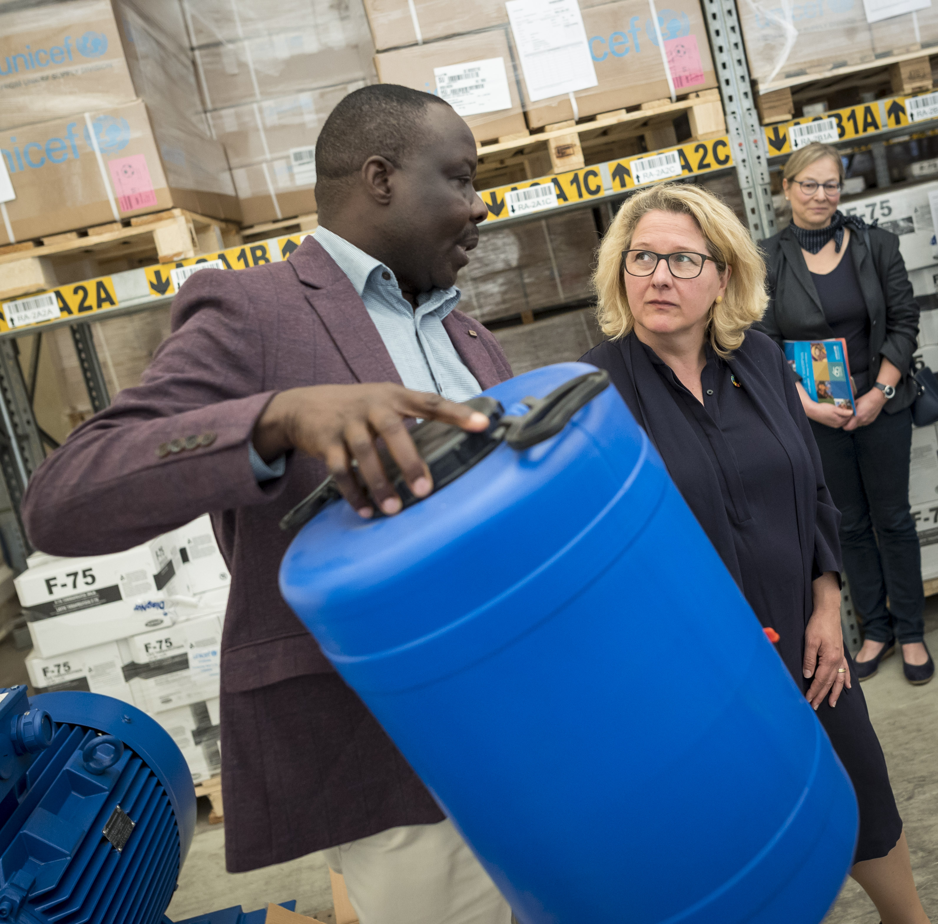 Bundesentwicklungsministerin Svenja Schulze besucht ein UNICEF-Lagerhaus in Addis Abeba, Äthiopien.