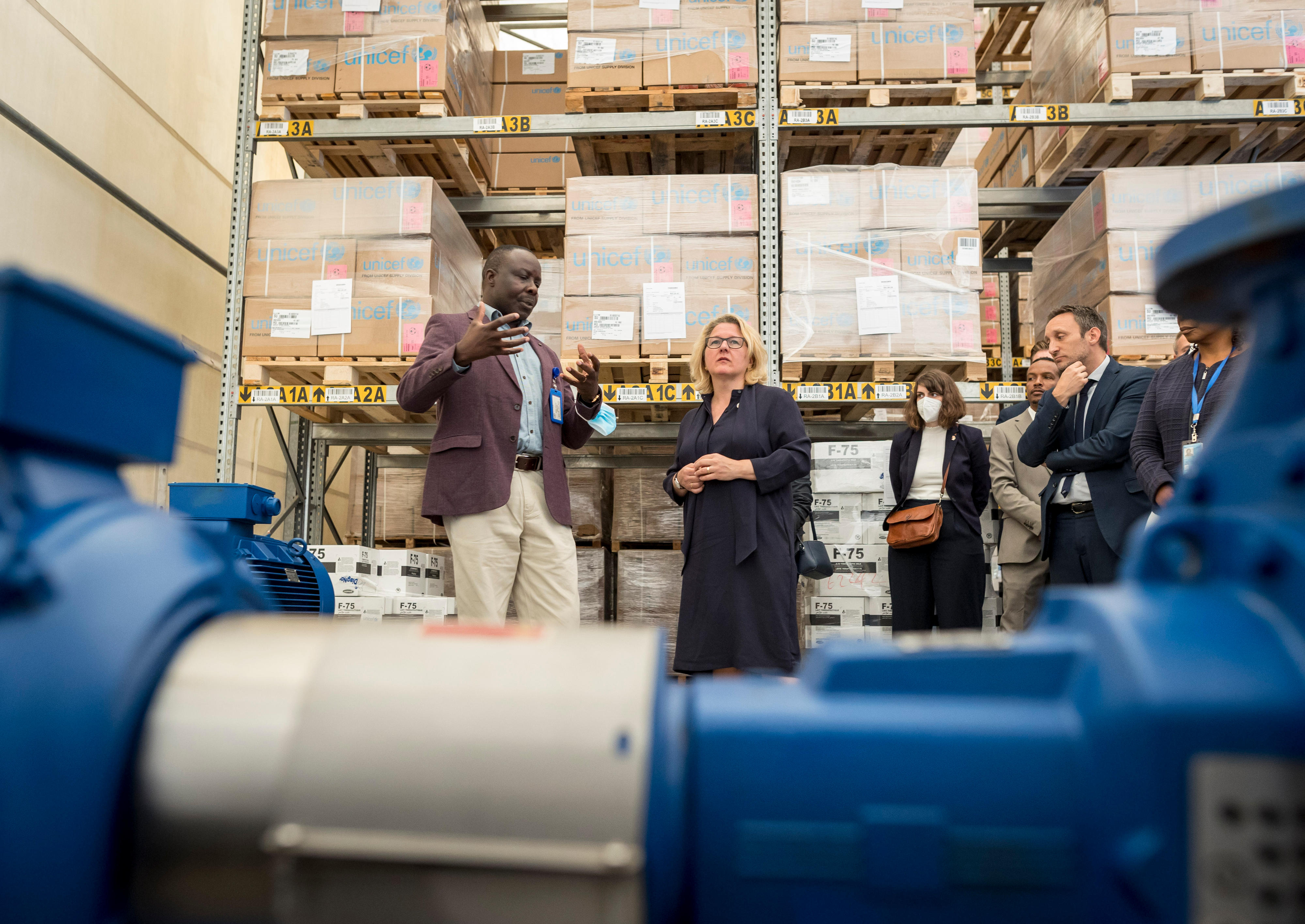 Bundesentwicklungsministerin Svenja Schulze besucht ein UNICEF-Lagerhaus in Addis Abeba, Äthiopien.