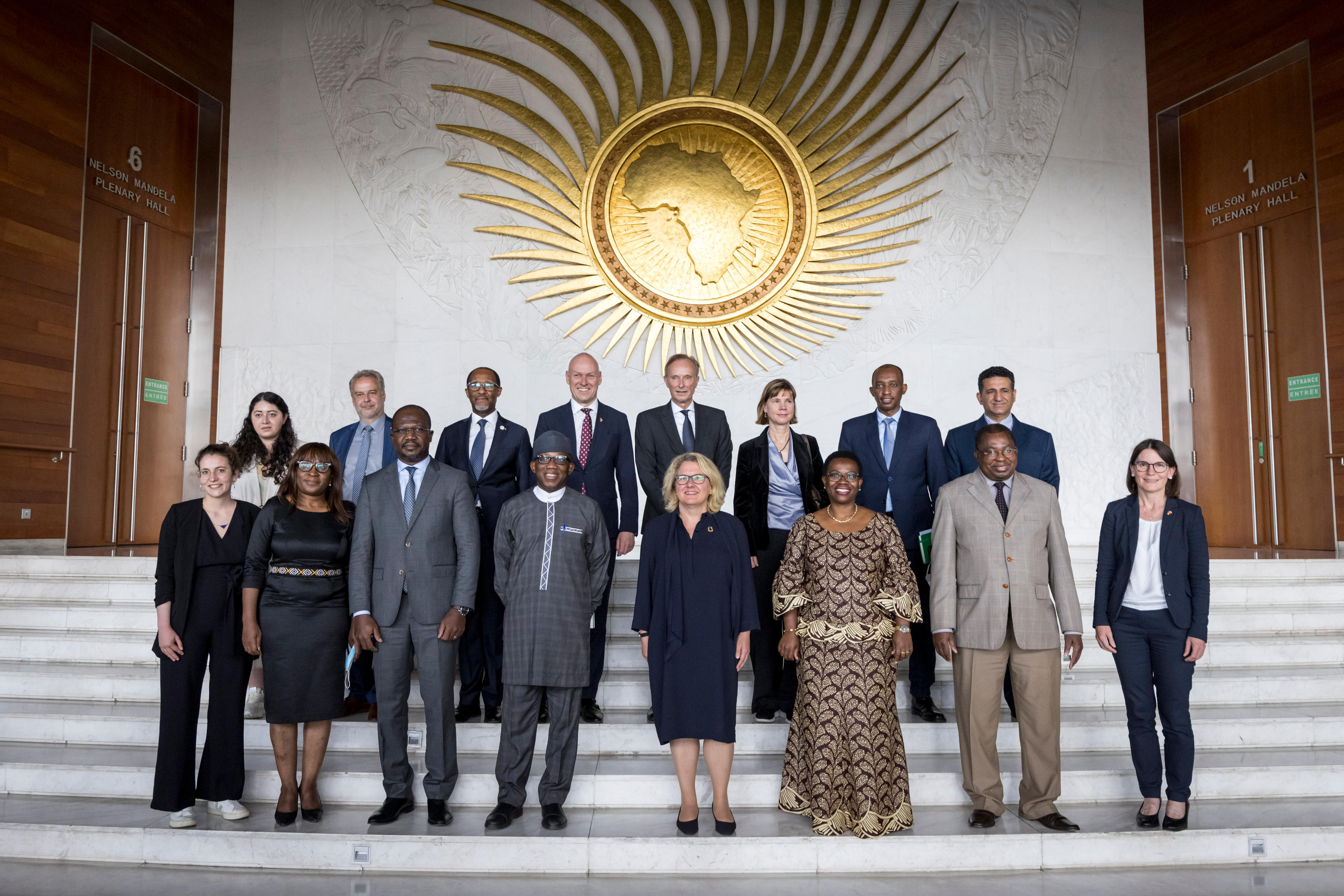 Gruppenbild beim Treffen von Bundesentwicklungsministerin Svenja Schulze mit Vertreterinnen und Vertretern der Afrikanischen Union
