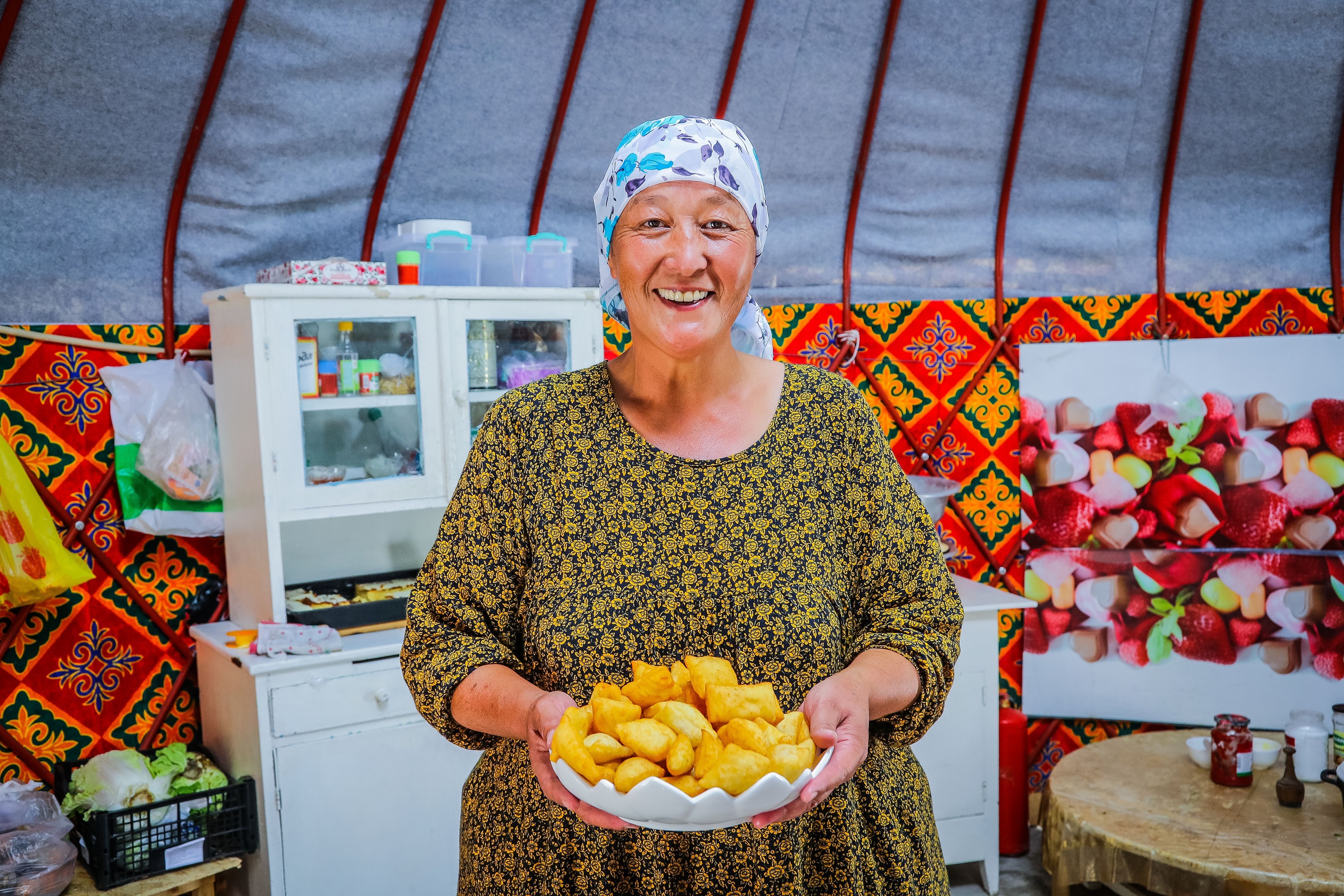 'Tamga'-Jurtenlager mit traditionellen kirgisischen Snacks