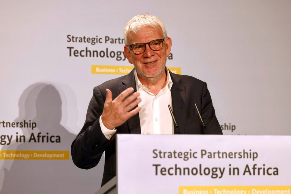 Staatssekretär Jochen Flasbarth eröffnet das Netzwerktreffen der Strategischen Partnerschaft Technologie in Afrika (SPTA) in Berlin