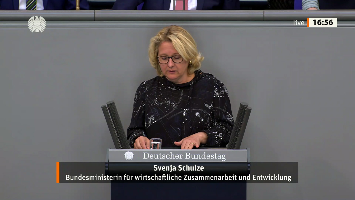 Standbild aus der Videoaufzeichnung der Rede von Bundesministerin Schulze vor dem Deutschen Bundestag am 1. Juni 2022