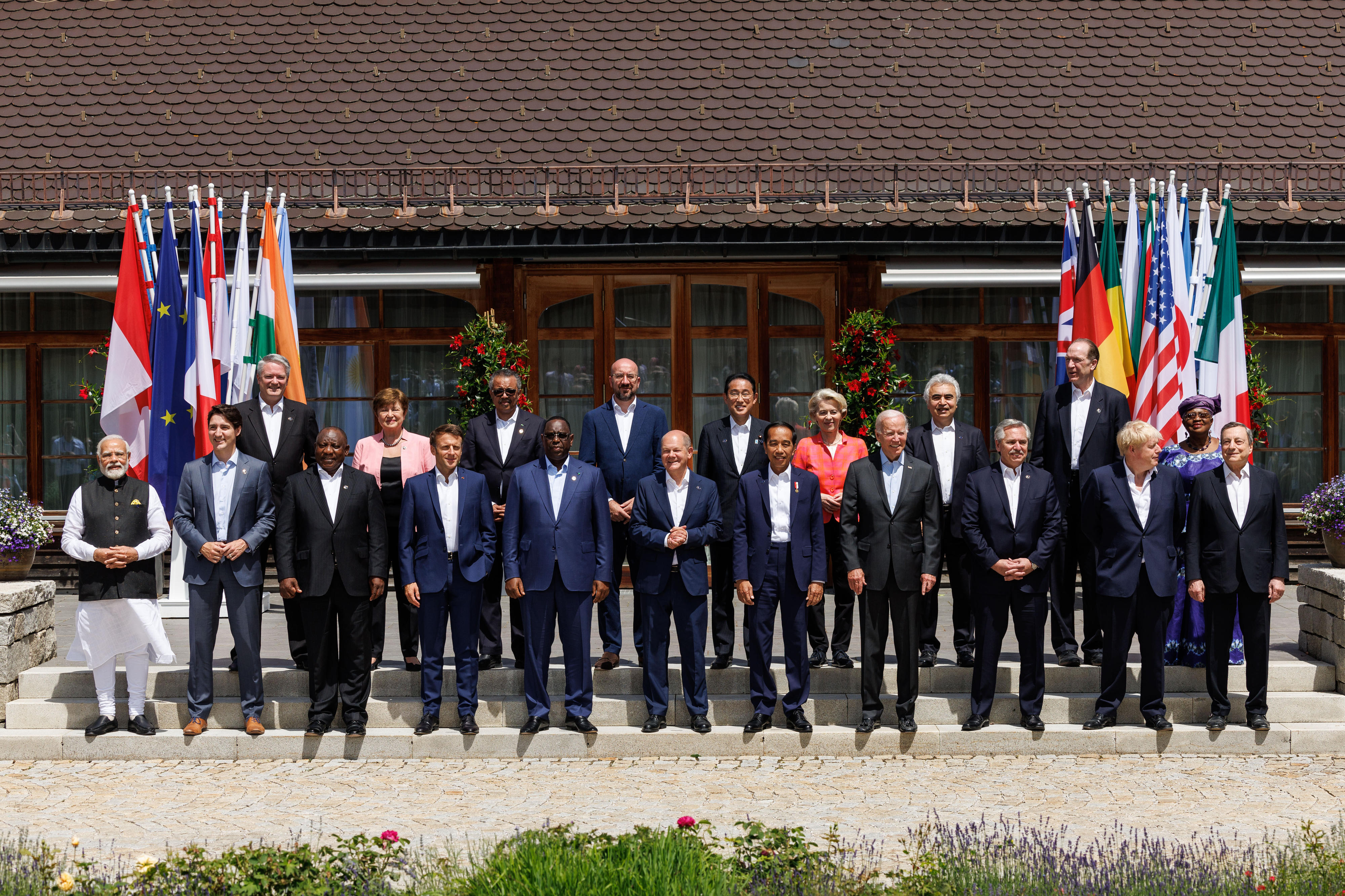 Gruppenfoto der G7-Staats- und Regierungschefs mit den Outreachgästen