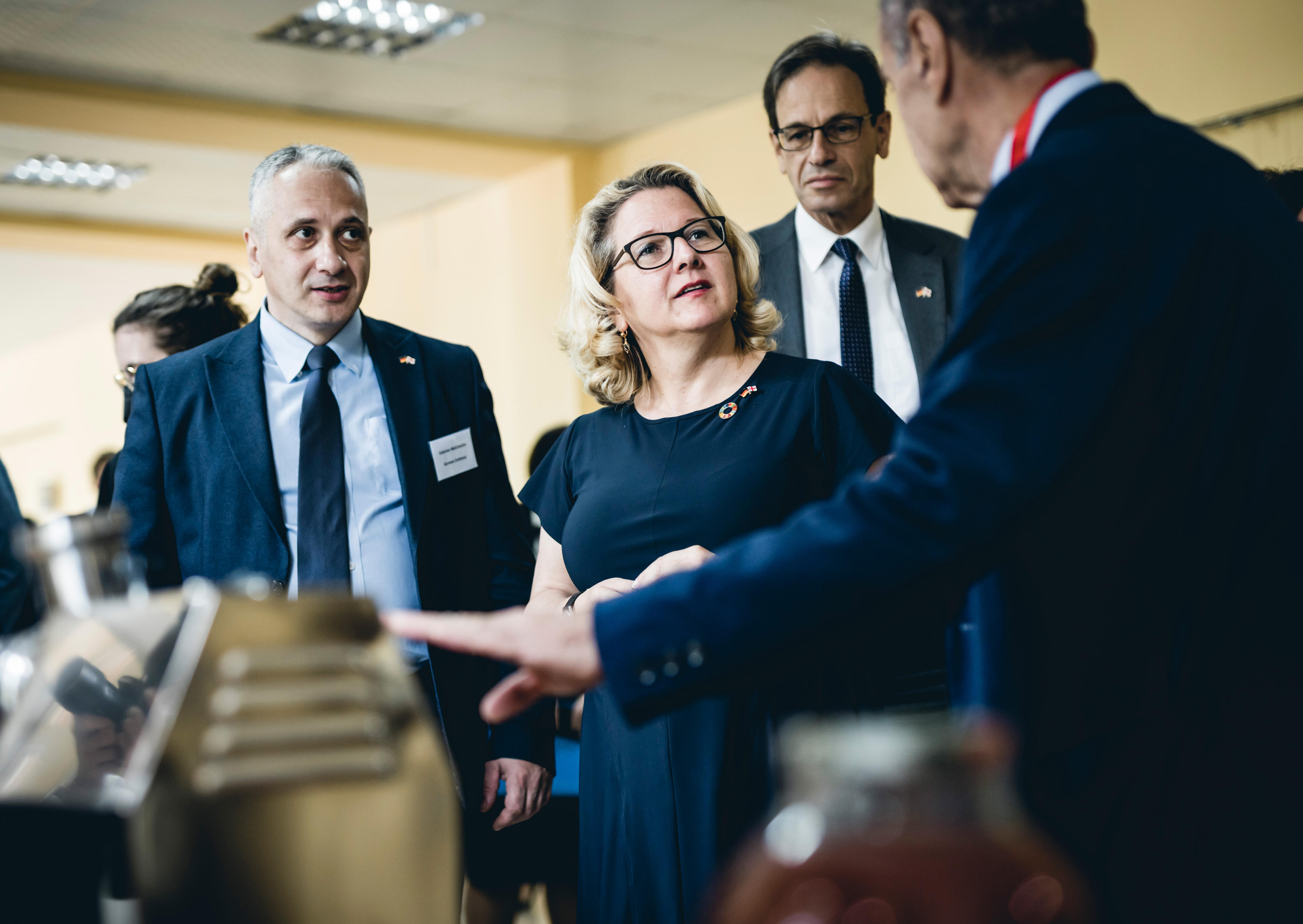 Entwicklungsministerin Svenja Schulze beim Besuch einer Berufsschule in Saguramo, Georgien