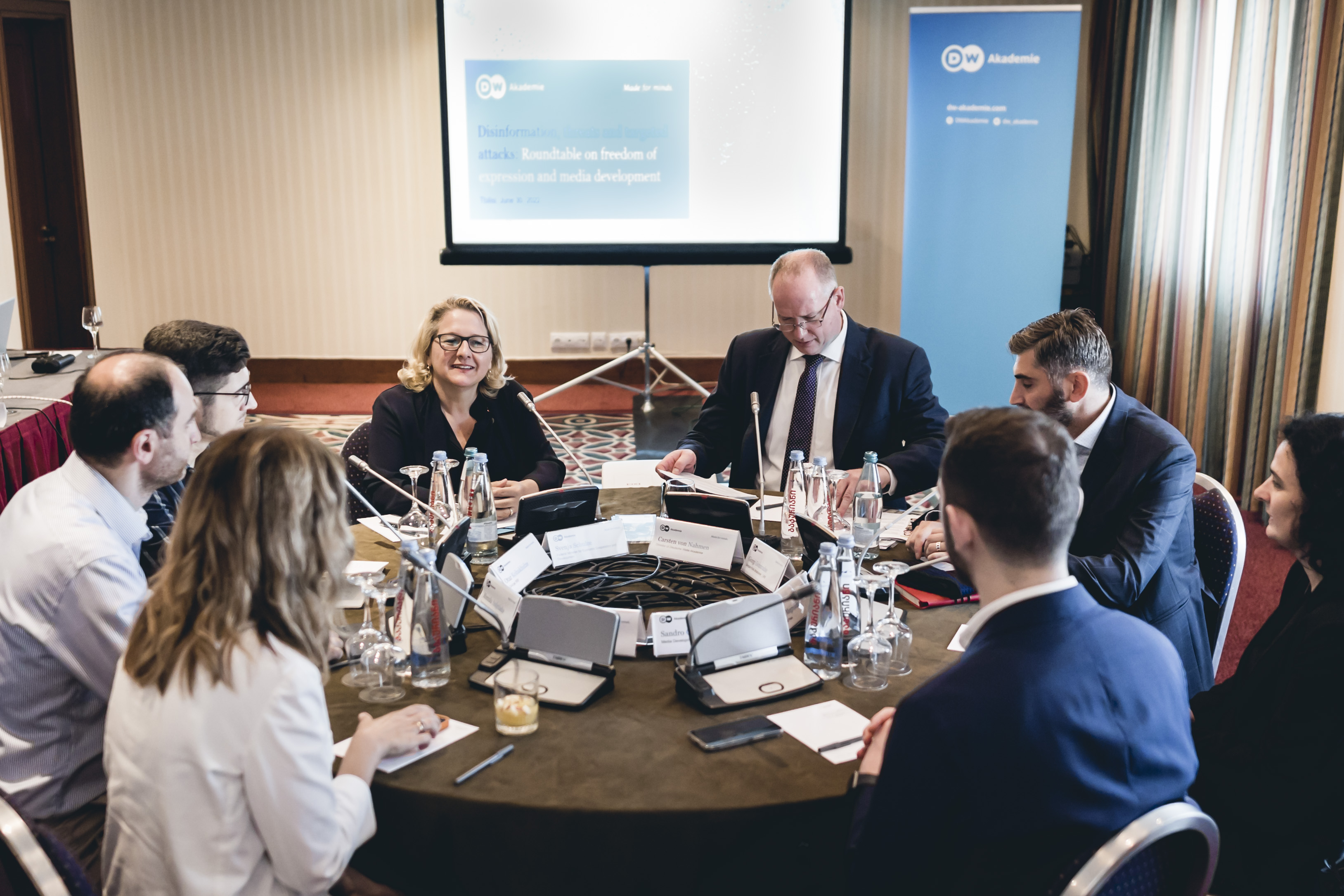 Bundesentwicklungsministerin Svenja Schulze im Gespräch mit Medienvertreterinnen und -vertretern in Tiflis, Georgien