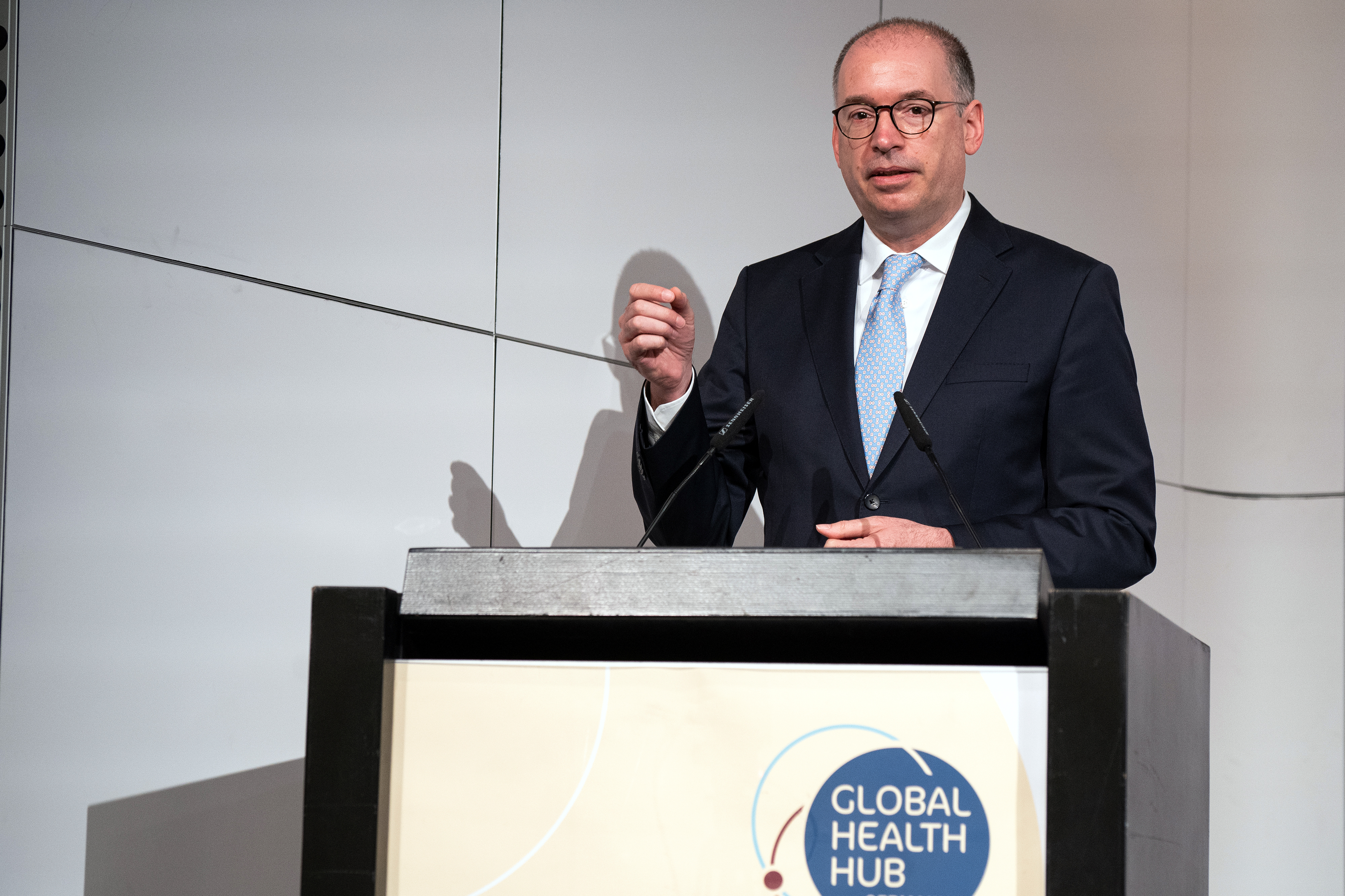 Der Parlamentarische Staatssekretär Niels Annen beim diesjährigen "Global Health Talk" im Juli 2022