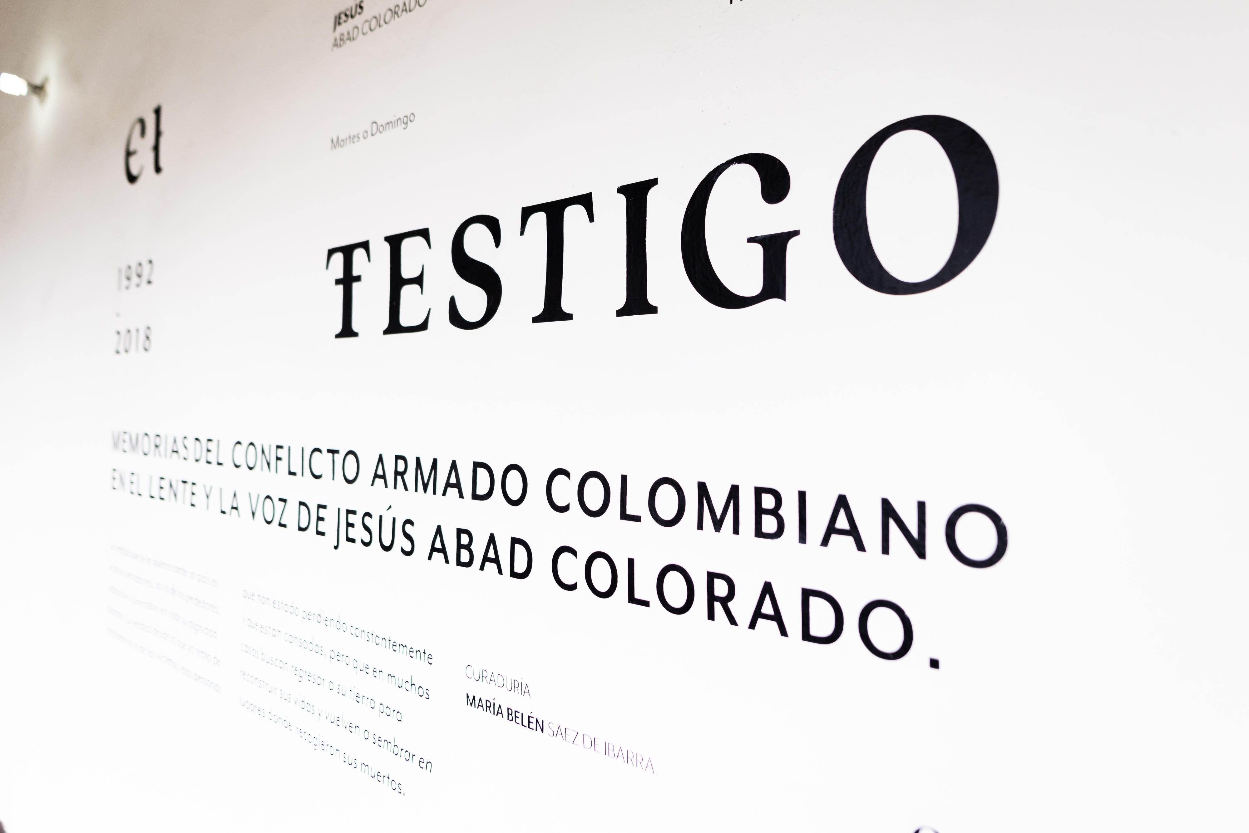 Foto-Ausstellung "El Testigo" (Der Zeuge) im Kloster San Augustín in Bogotá, in der Fotos des Künstlers Jesús Abad zum bewaffneten Konflikt in Kolumbien zu sehen sind