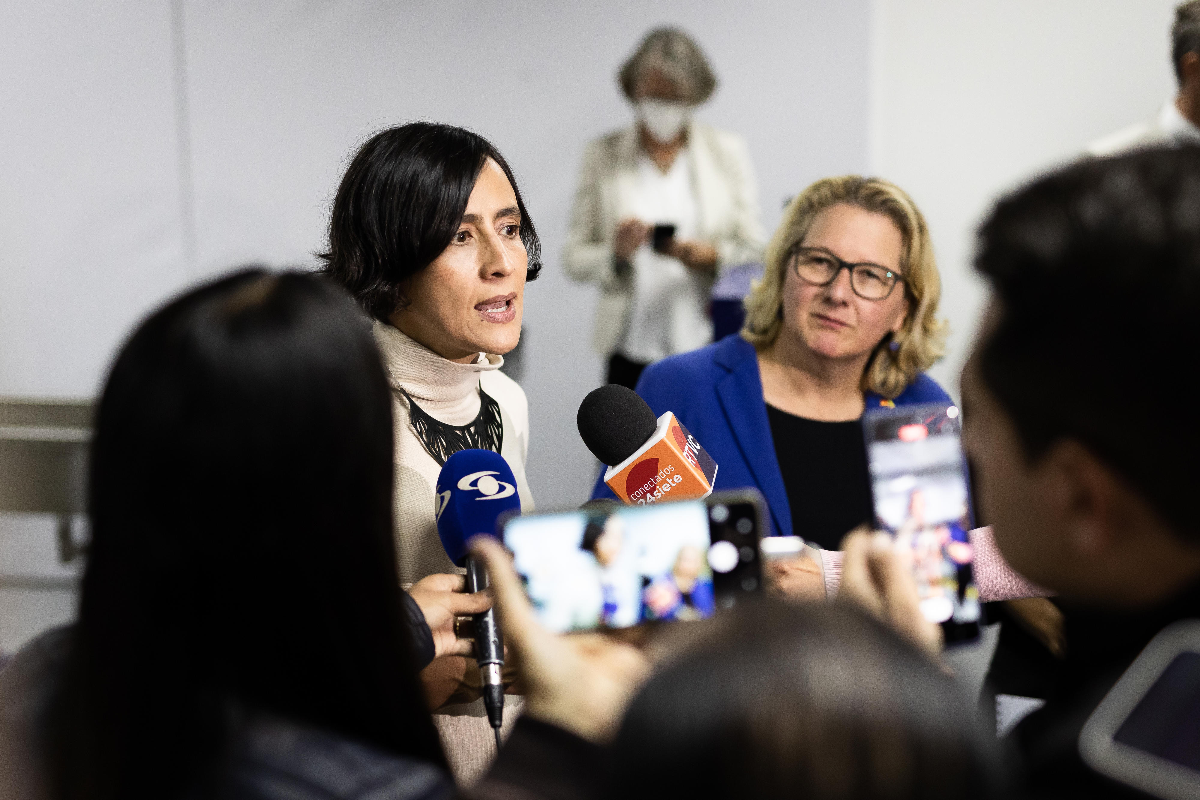 Colombian Environment Minister Susana Muhamad and Development Minister Svenja Schulze in conversation with journalists