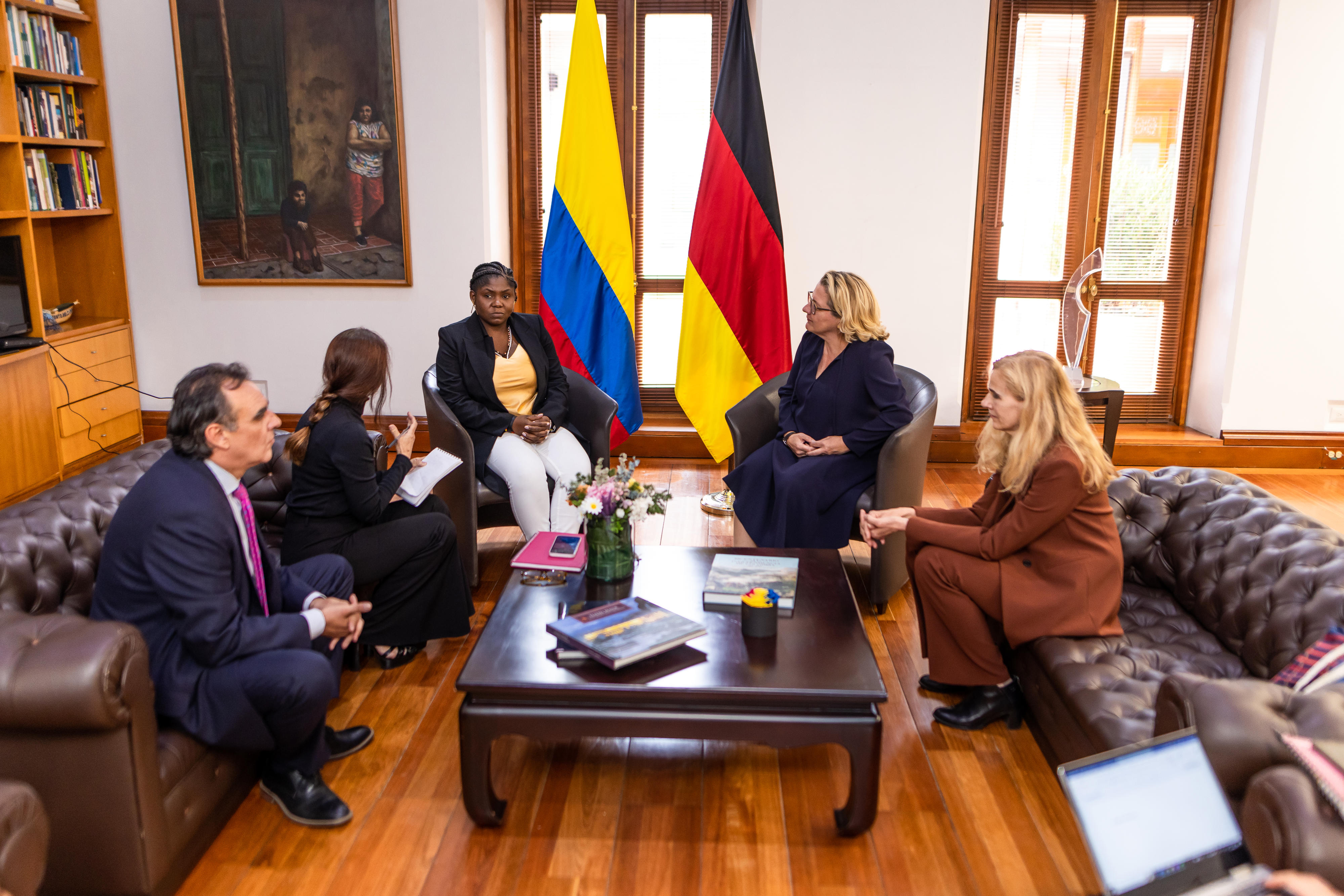 Bundesentwicklungsministerin Svenja Schulze mit der kolumbianischen Vizepräsidentin Francia Márquez