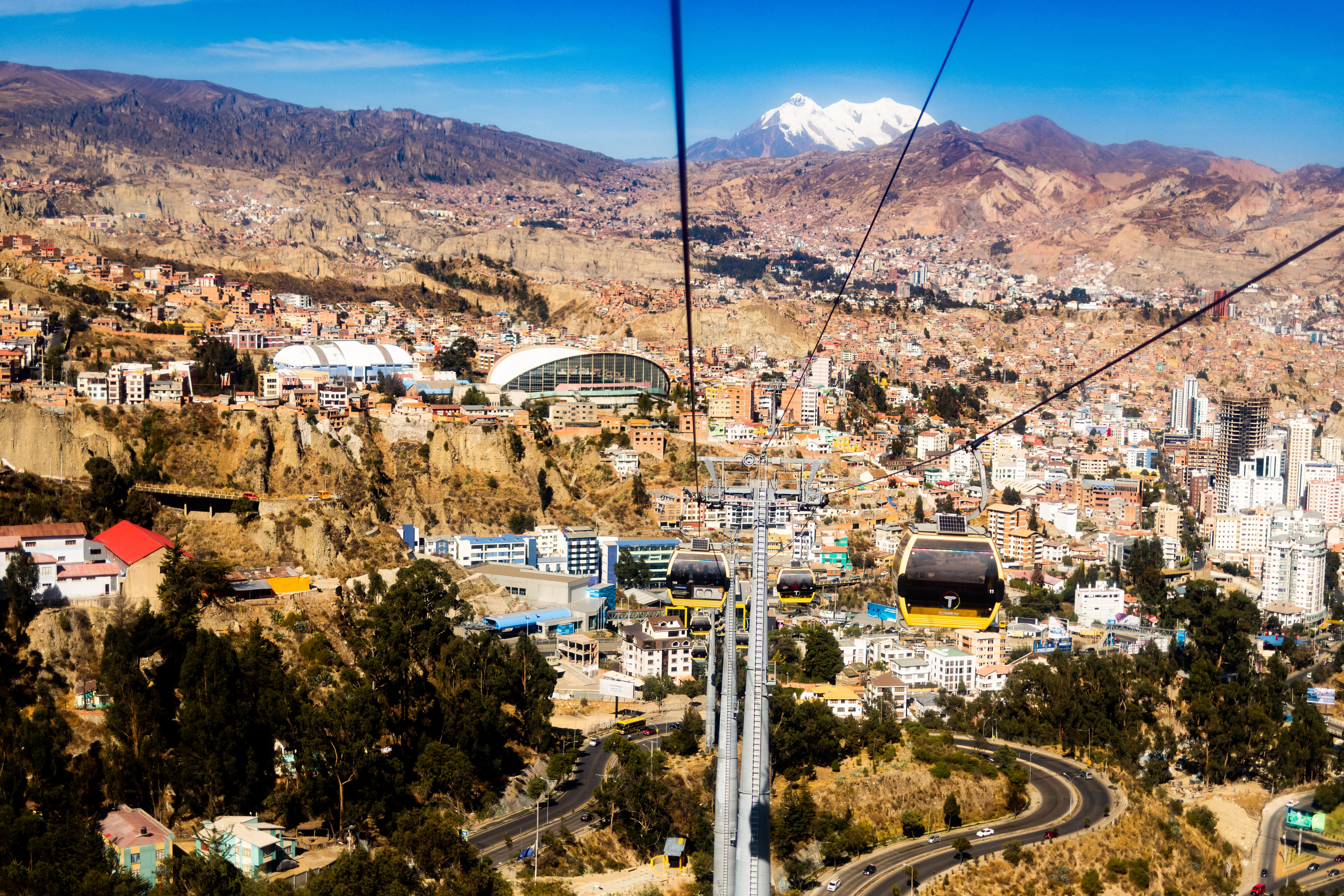 Zehn Seilbahnlinien der Seilbahngesellschaft "Mi Teleférico" verkehren zwischen La Paz und El Alto in Bolivien.