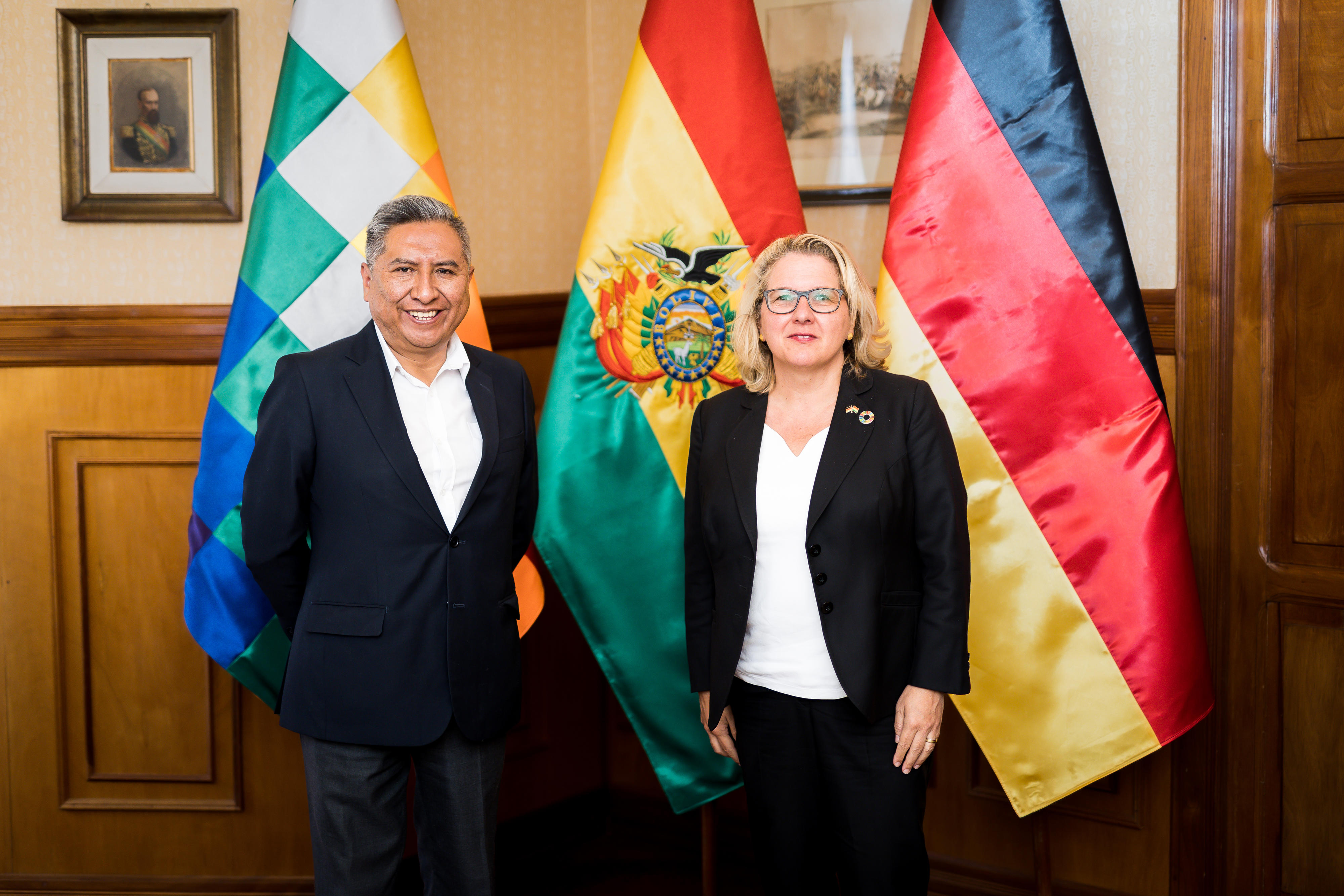 Bundesentwicklungsministerin Svenja Schulze mit dem bolivianischen Außenminister Rogelio Mayta