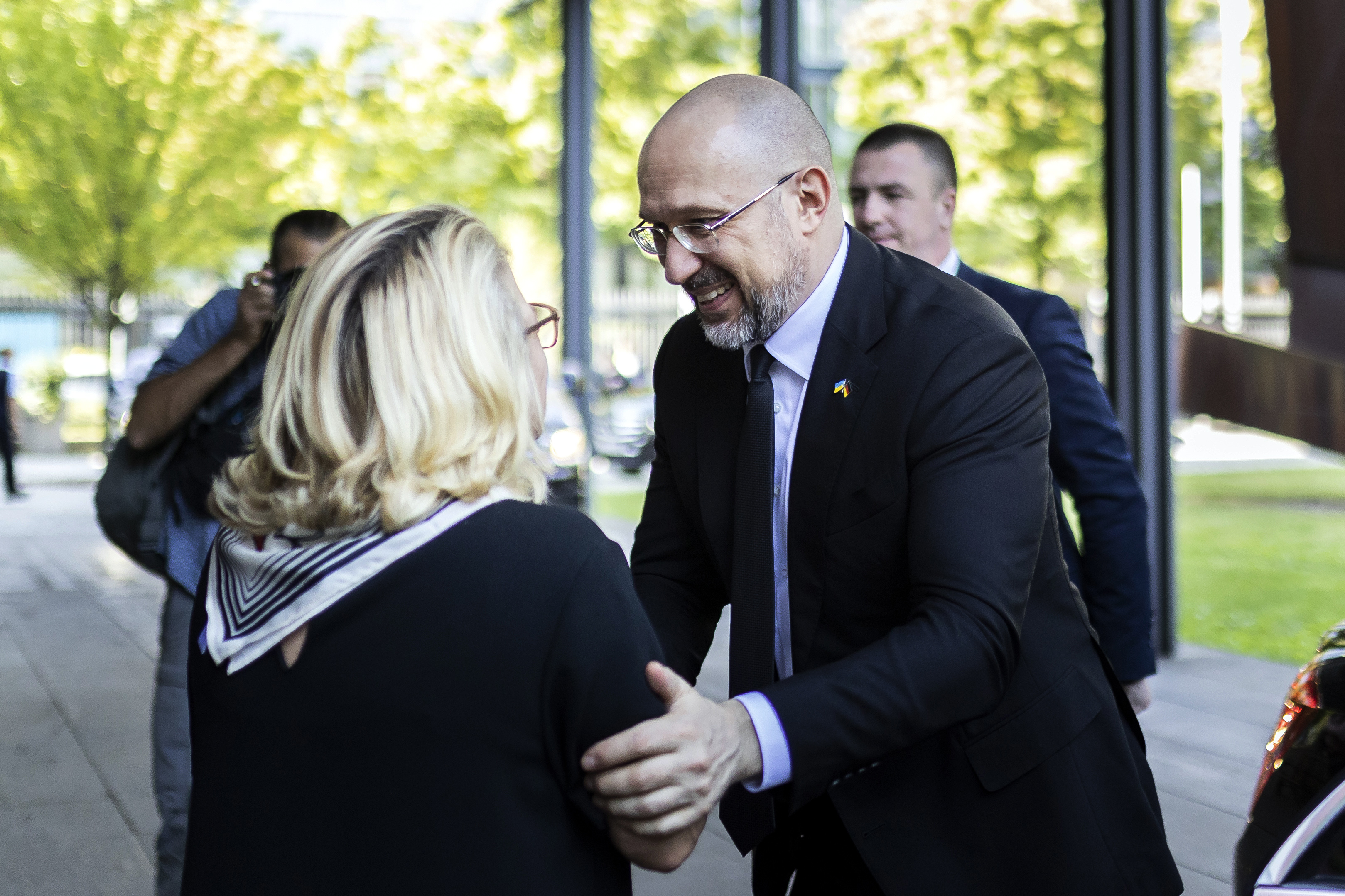 Bundesentwicklungsministerin Svenja Schulze begrüßt im BMZ in Berlin den Ministerpräsidenten der Ukraine, Denys Schmyhal