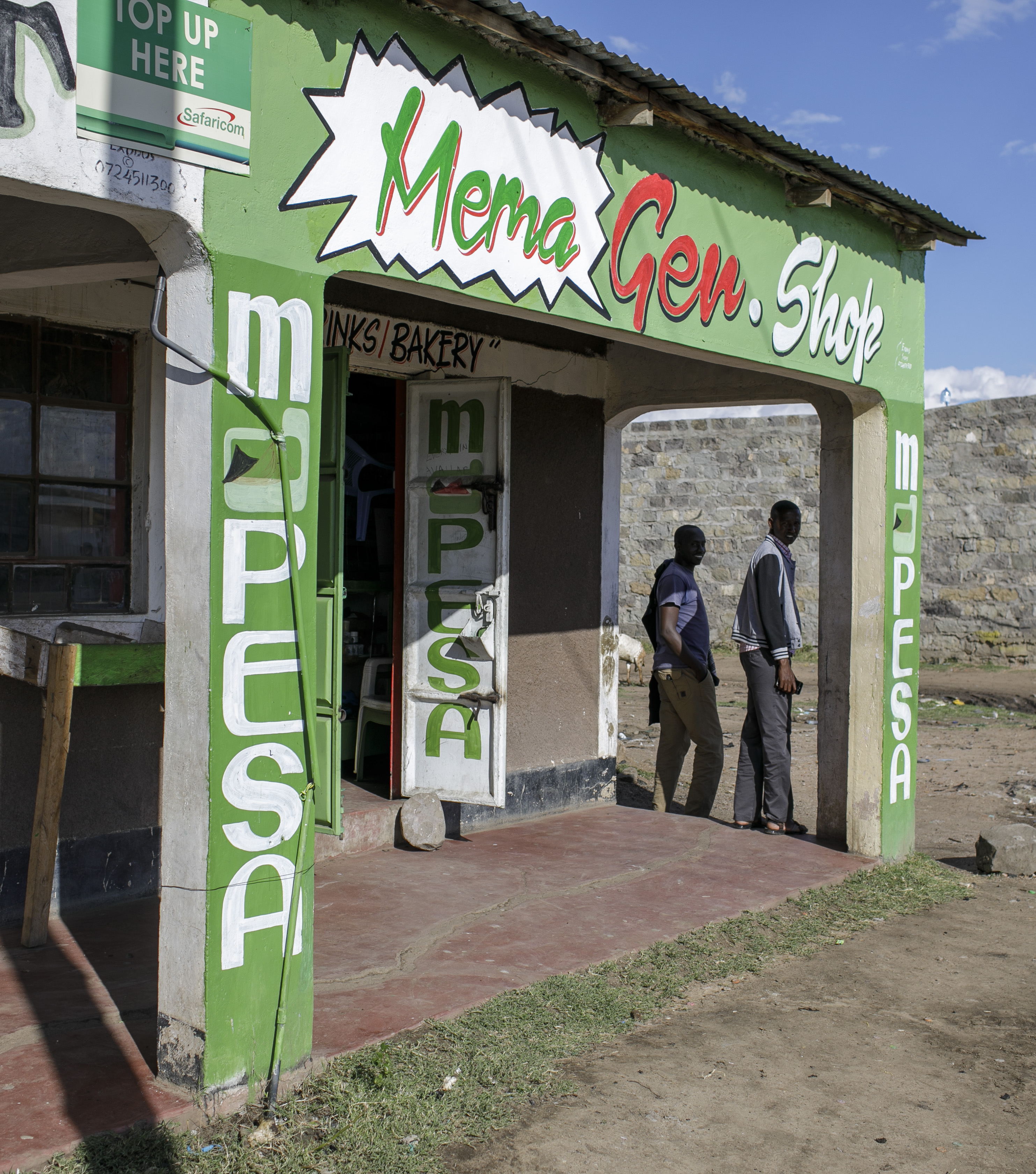 Fi­lia­le von M-Pe­sa, ei­nem Sys­tem zum bar­geld­lo­sen Zah­lungs­ver­kehr mit dem Mo­bil­te­le­fon in Ke­nia