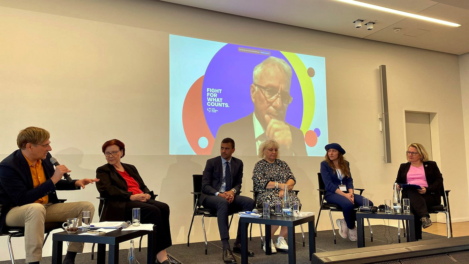 Podiumsdiskussion mit Bundesentwicklungsministerin Svenja Schulze im Rahmen der internationalen Konferenz "Get back on track!"