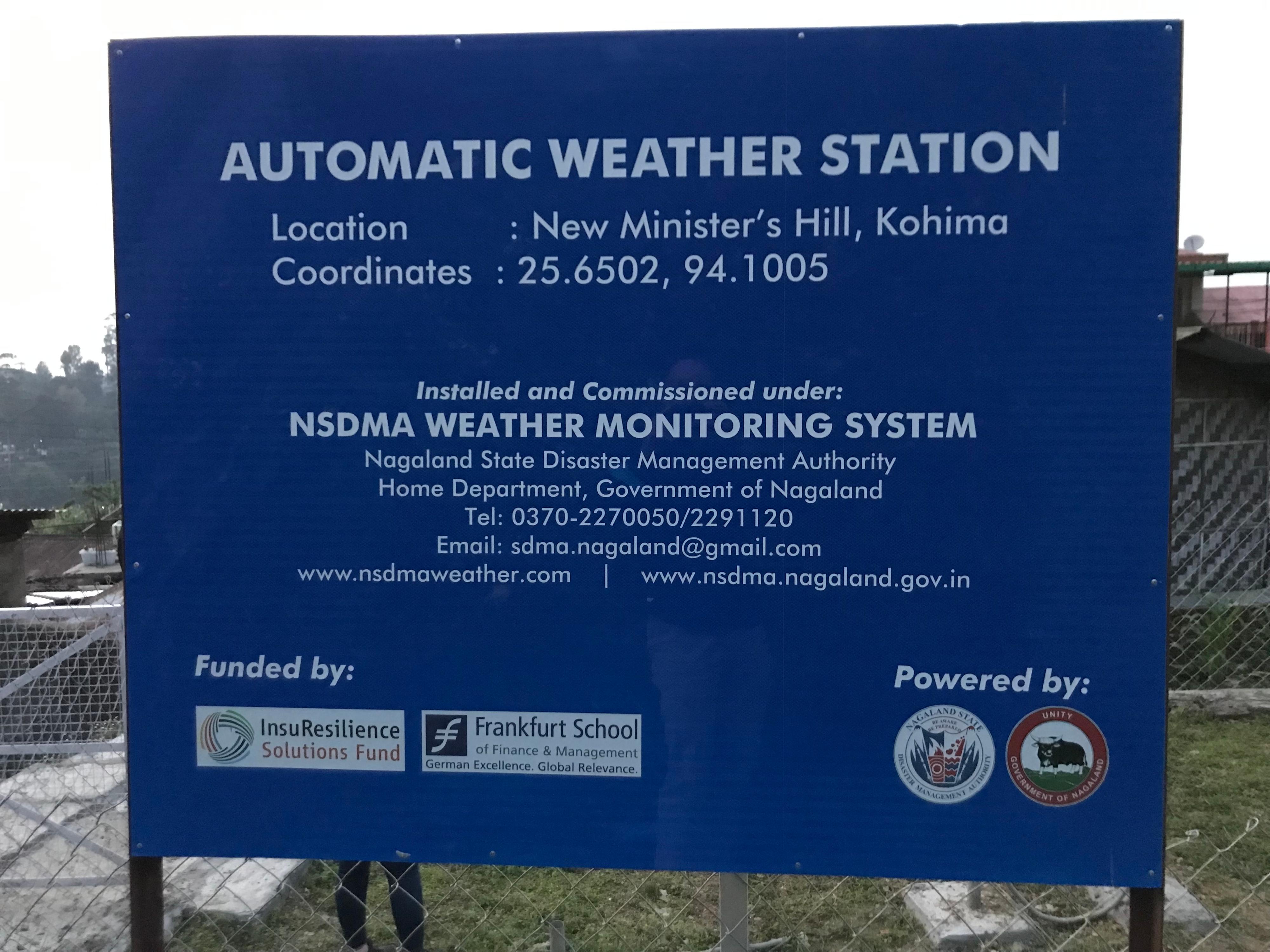 Schild einer Wetterstation in Nagaland, Indien