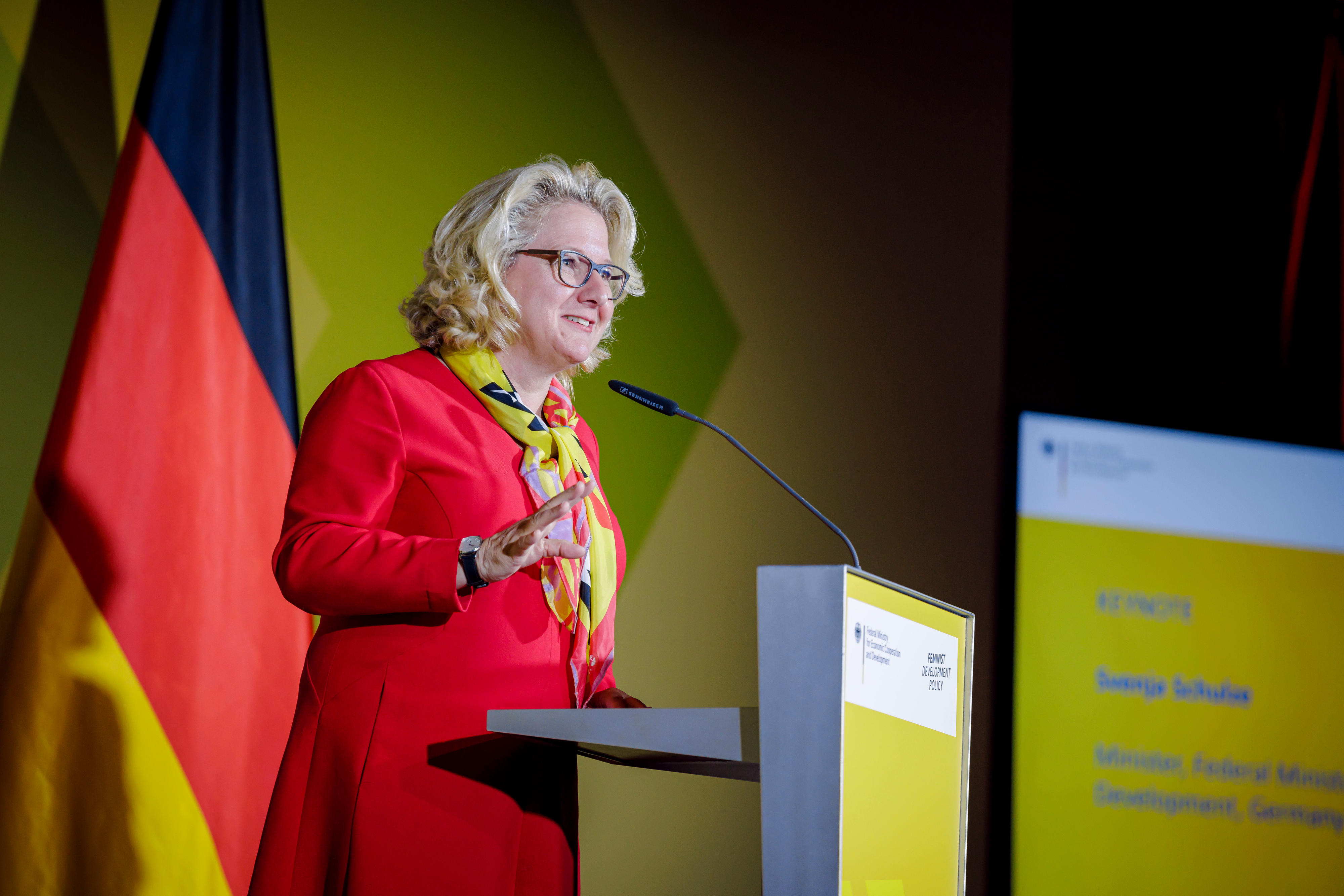 Entwicklungsministerin Svenja Schulze während ihrer Rede auf der internationalen BMZ-Konferenz "Feminist Development Policy – Transforming International Cooperation" am 27. September 2022