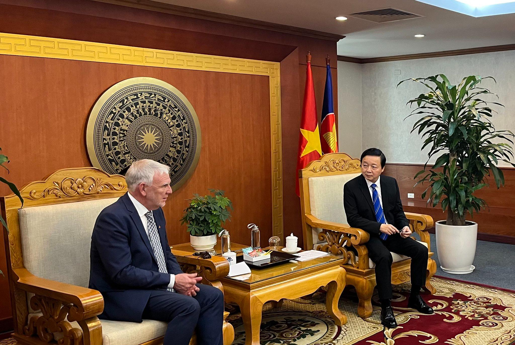 Entwicklungs-Staatssekretär Jochen Flasbarth beim Treffen mit dem vietnamesischen Umweltminister Trang Hong Ha