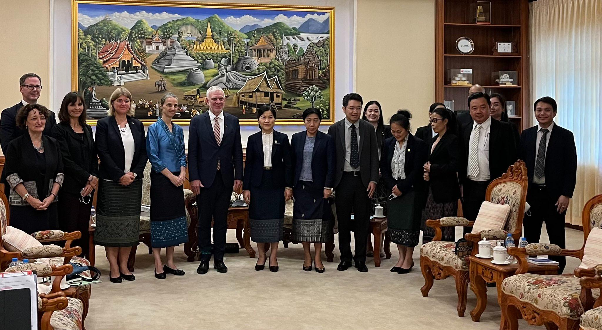 Die deutsche Delegation beim Treffen mit der laotischen Vize-Ministerin für Planung und Investitionen Phonevanh Outhavong