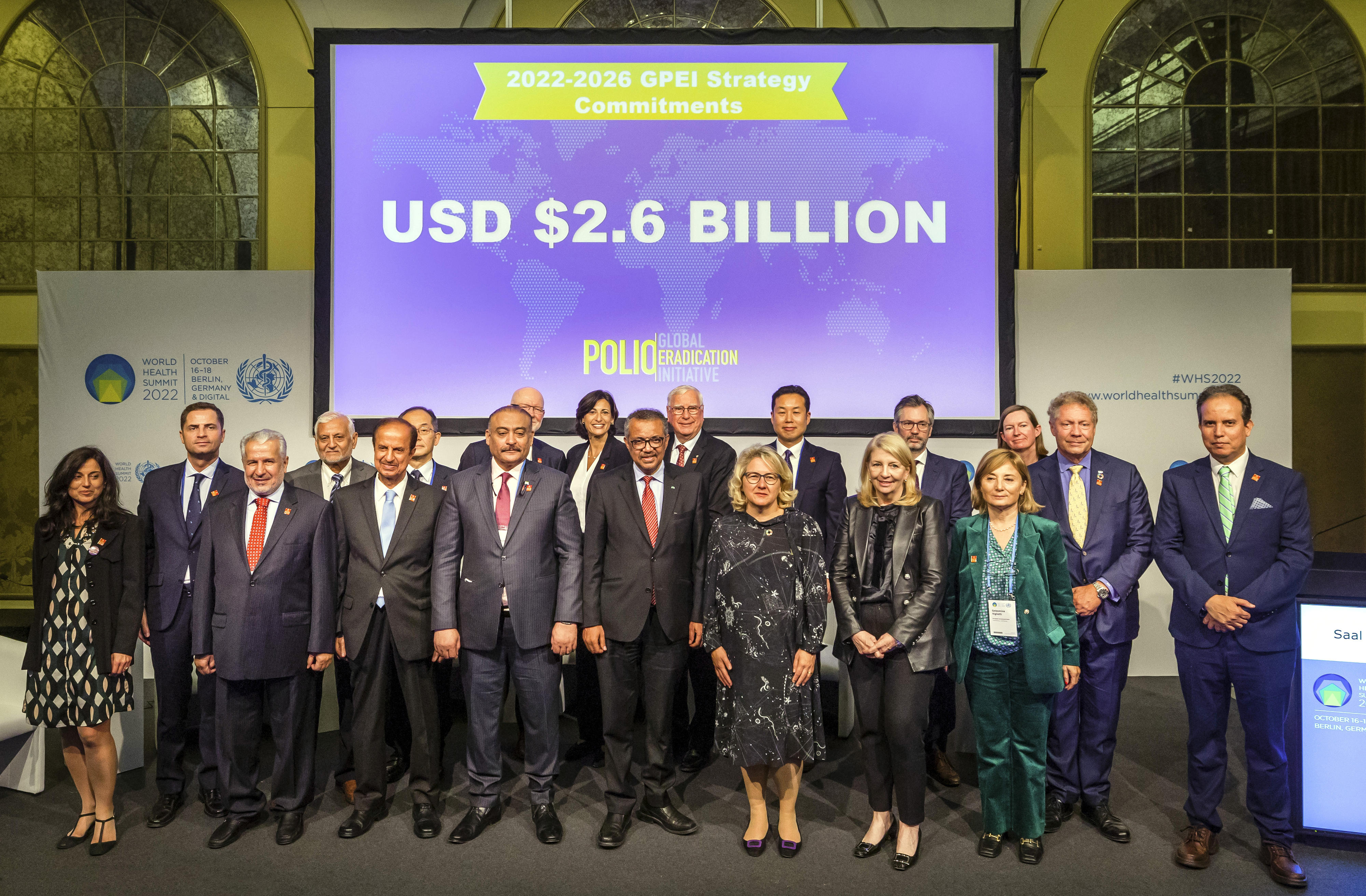 Gruppenfoto mit Teilnehmerinnen und Teilnehmer der Geberkonferenz für die Globale Initiative zur Ausrottung von Polio (GPEI) in Berlin