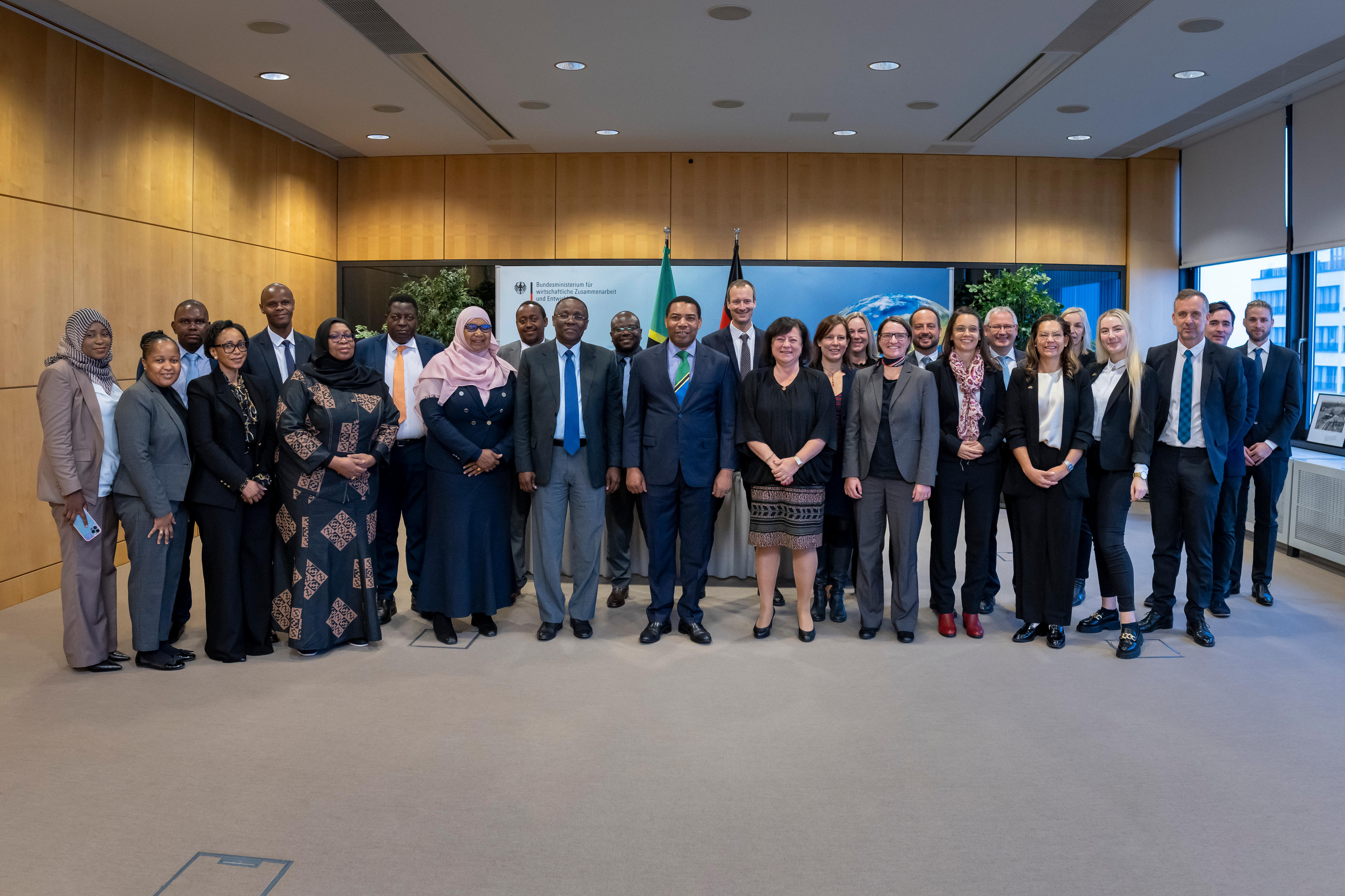 The Tanzanian delegation led by the Tanzanian Minister of Finance, Dr Mwigulu Nchemba, and the German delegation led by the Parliamentary State Secretary at the BMZ, Dr Bärbel Kofler, at the German-Tanzanian intergovernmental negotiations at the BMZ in Berlin on 16 November 2022.