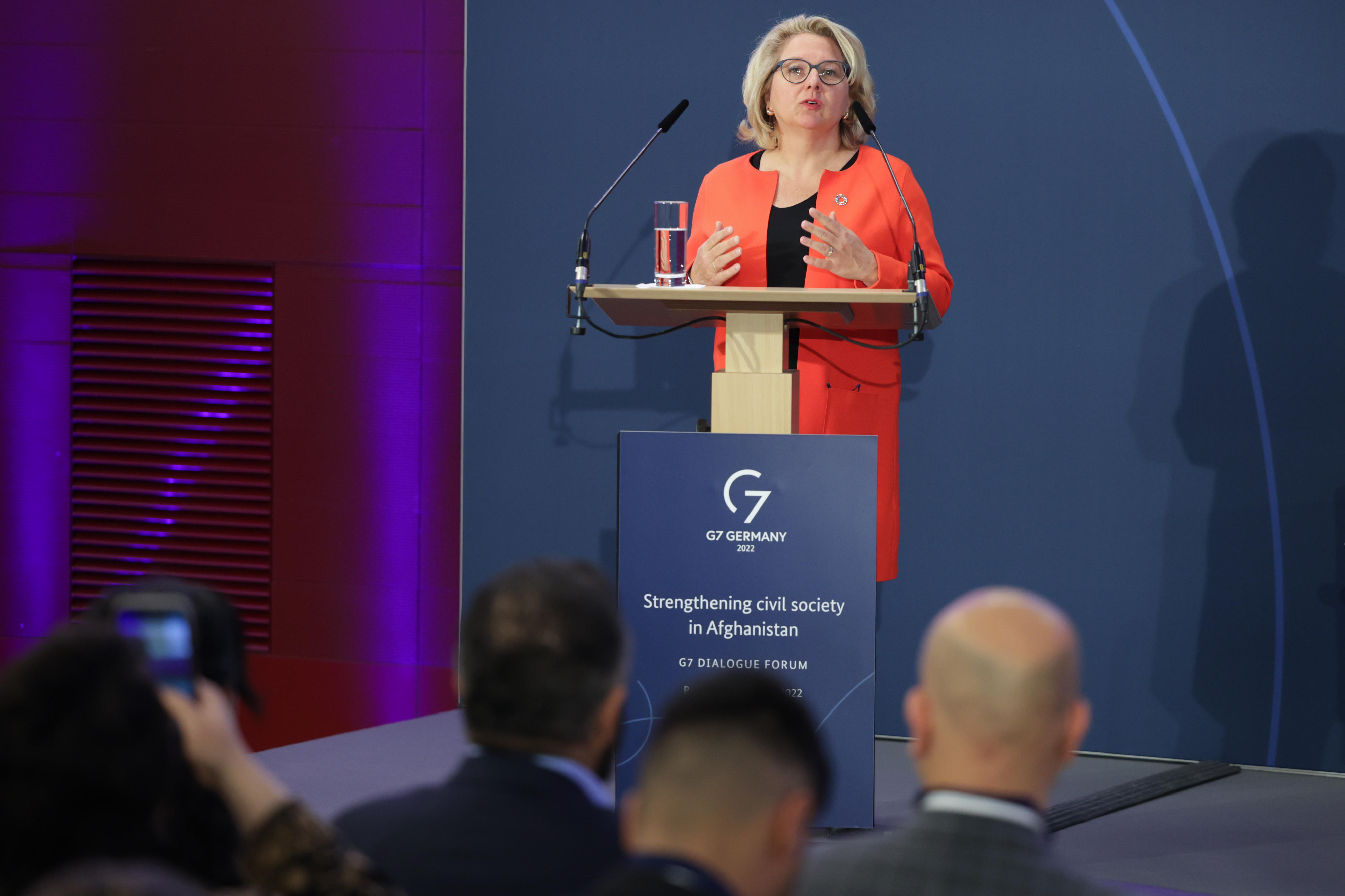 Entwicklungsministerin Svenja Schulze während ihrer Rede beim G7-Dialogforum des BMZ „Strengthening civil society in Afghanistan“ im November 2022