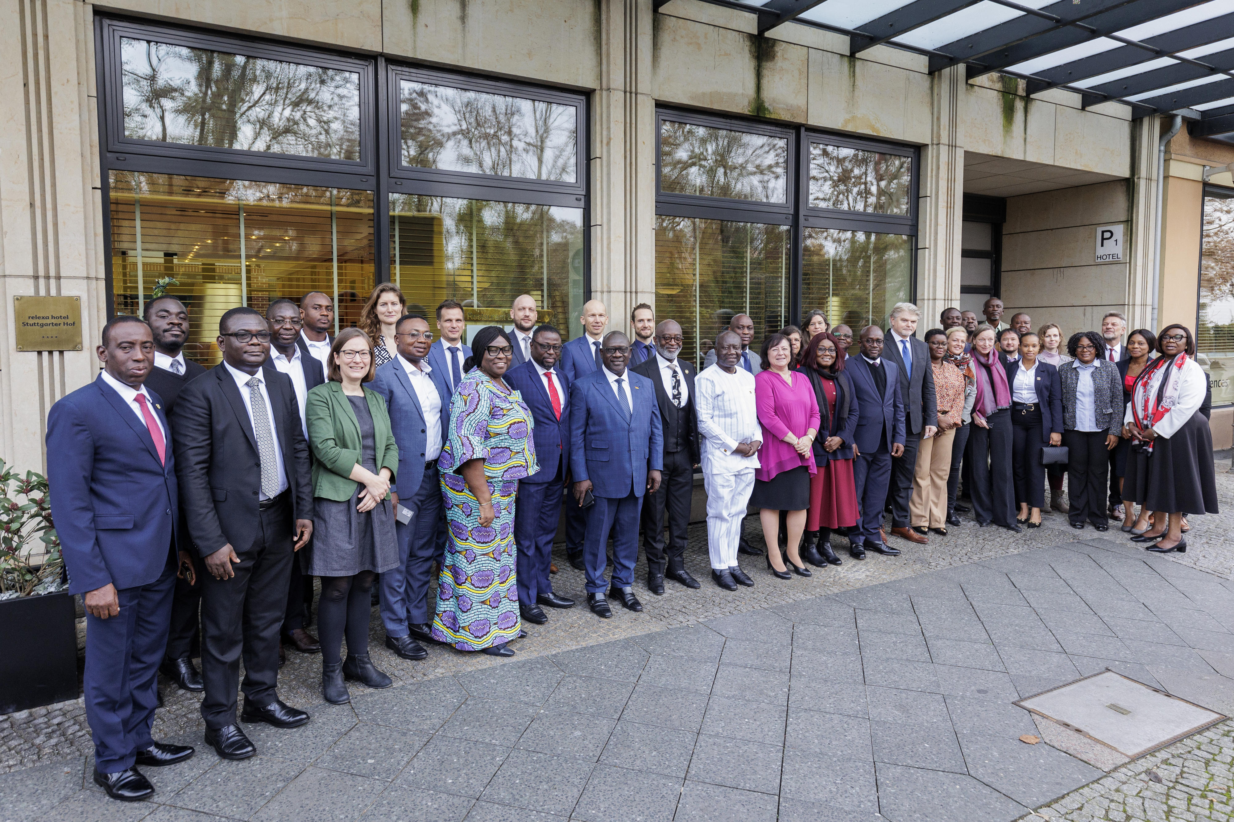 Group photo of the participants in the German-Ghanaian government negotiations in November 2022