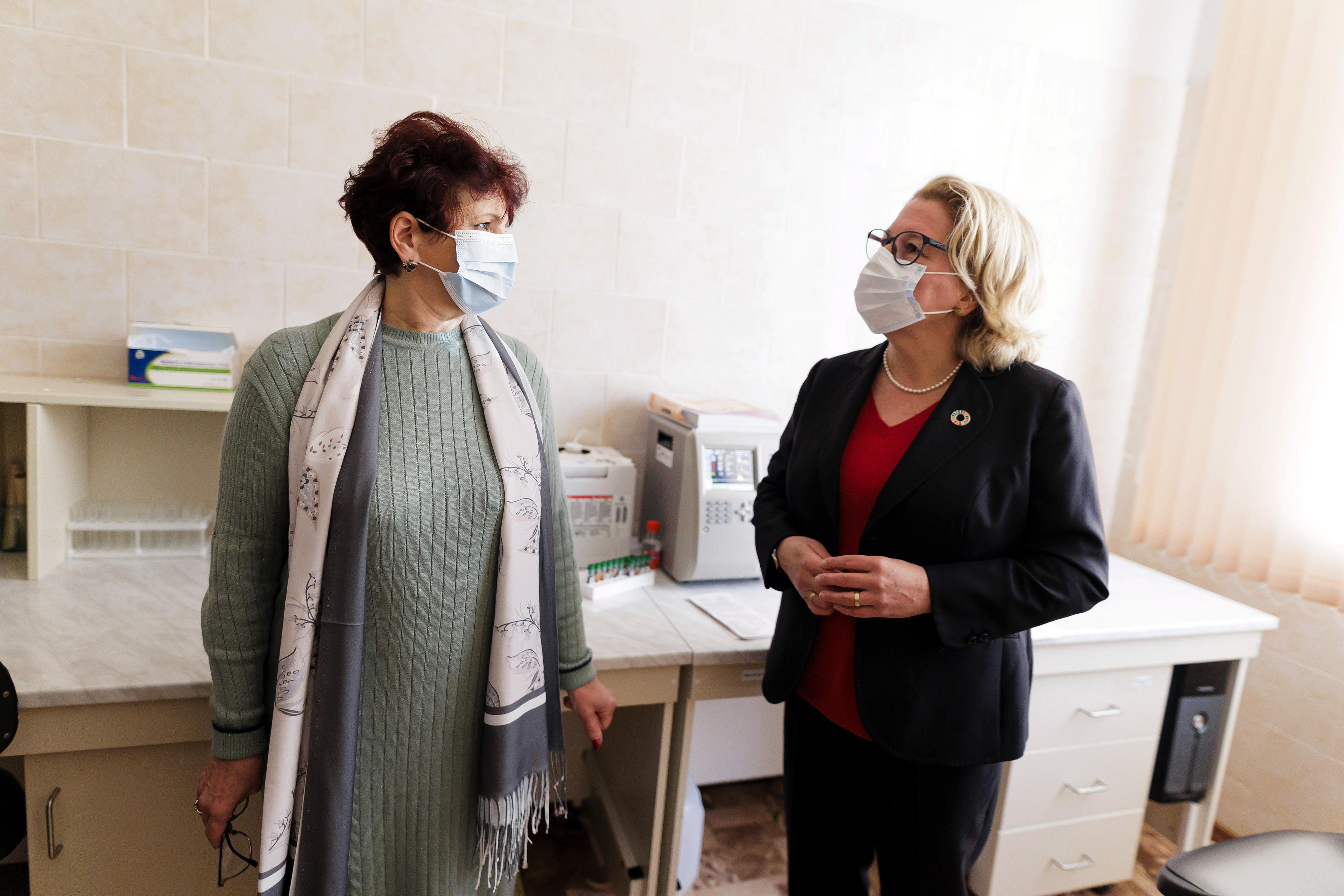 Federal Development Minister Svenja Schulze visiting a medical facility in the Republic of Moldova
