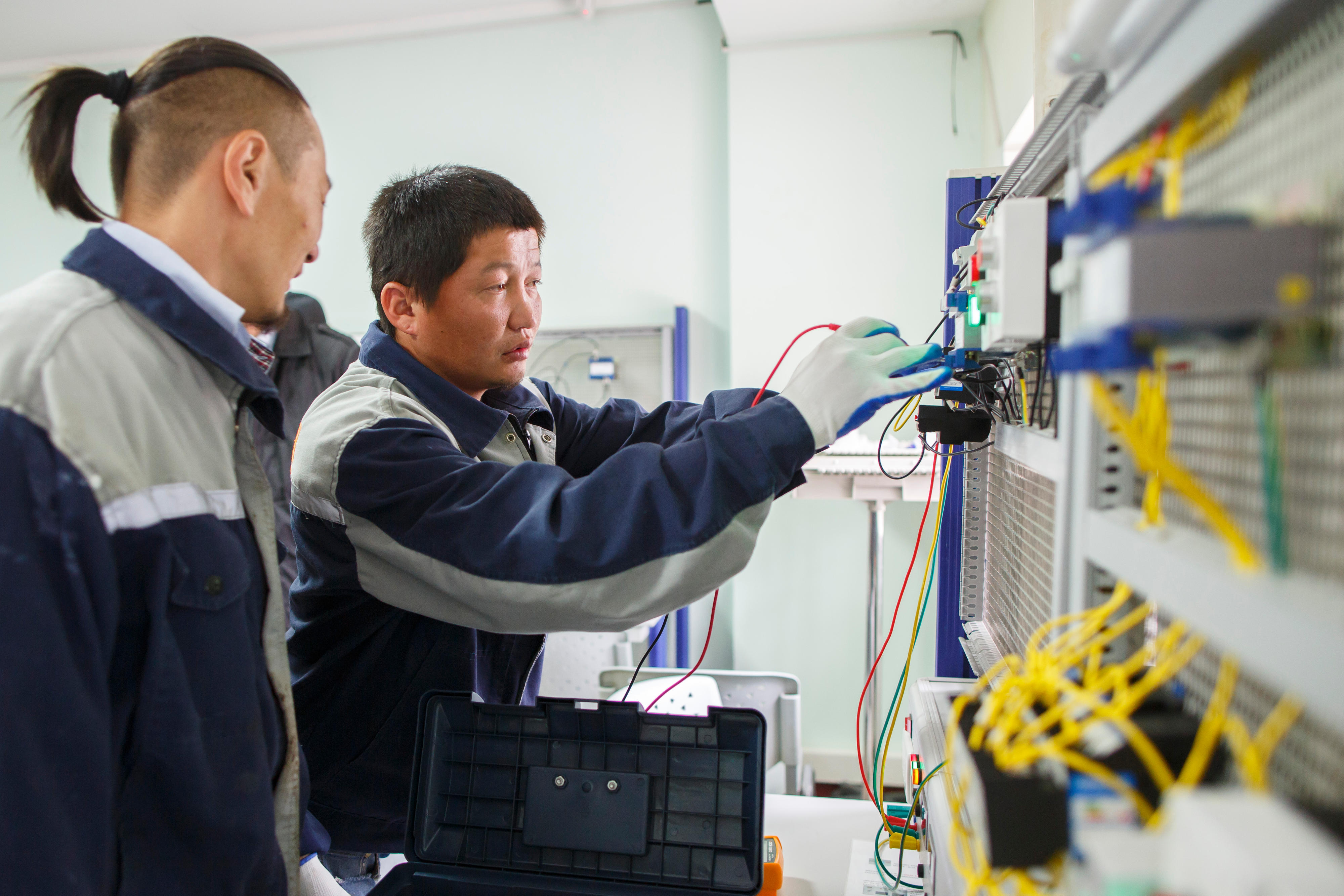 Aus­bil­dungs­werk­statt für Elek­tro­tech­nik in der Mon­go­lei