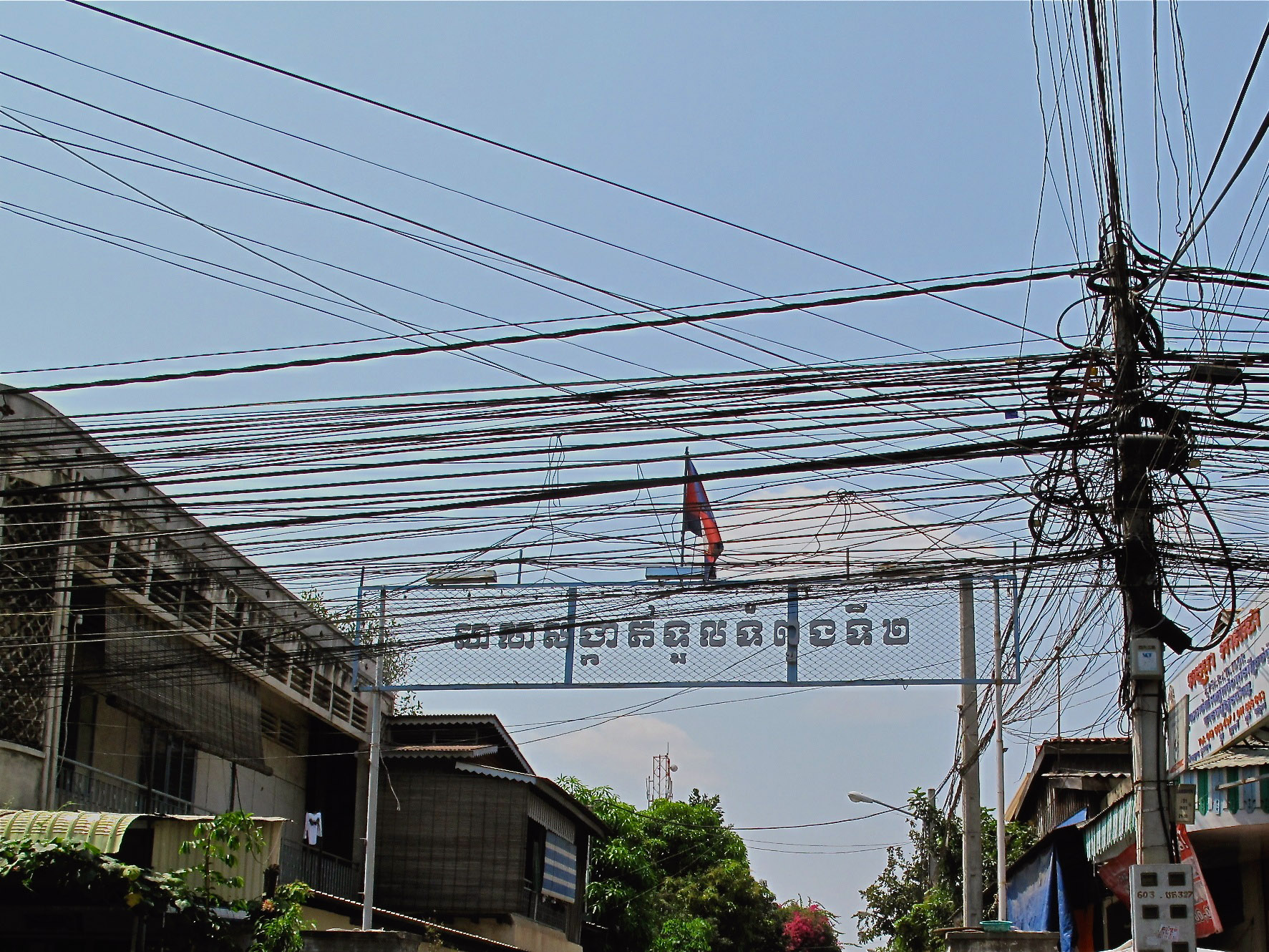 Stromleitungen in Phnom Penh, Kambodscha