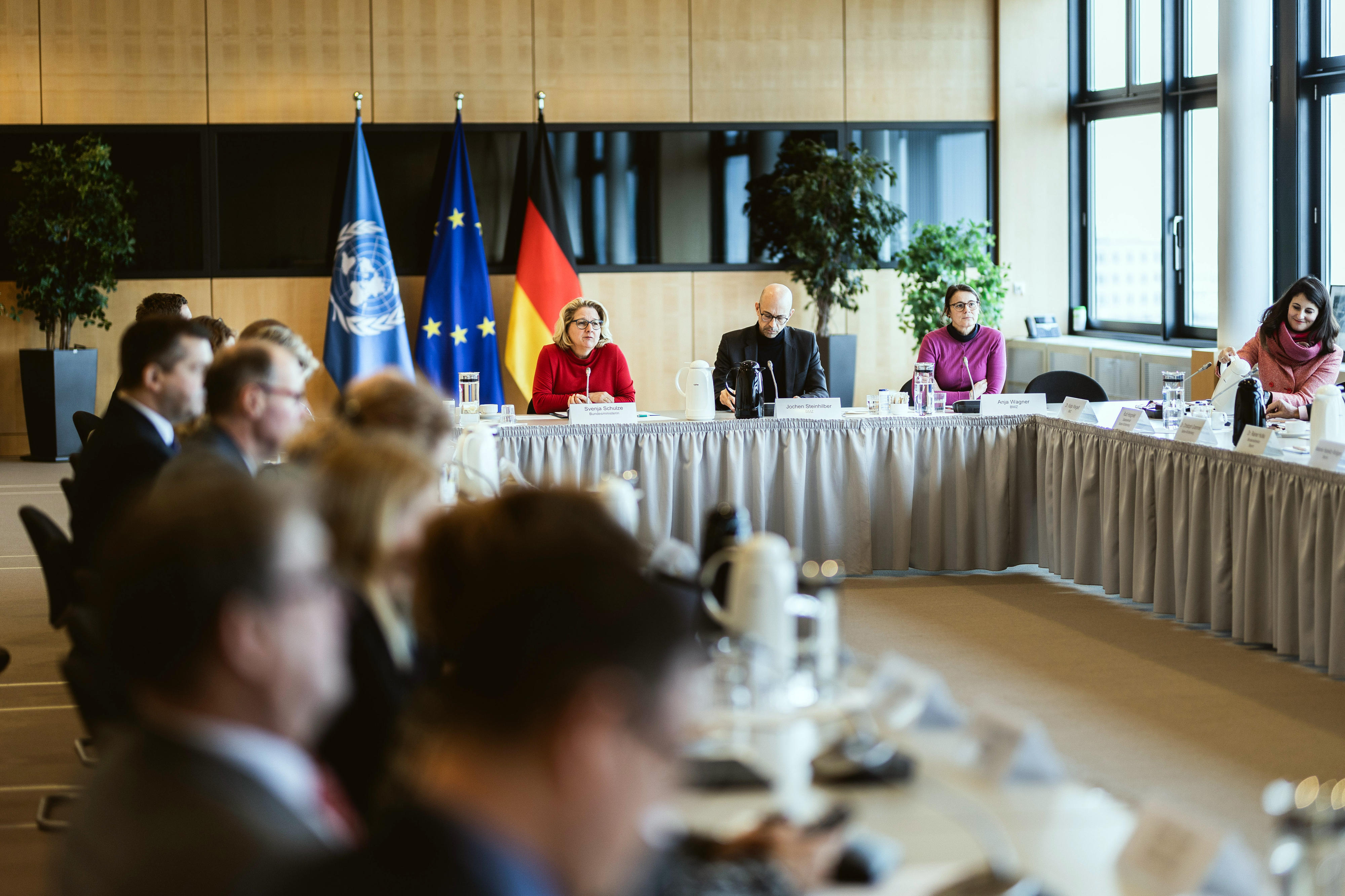 Arbeitssitzung im BMZ mit Bundesministerin Schulze und den Minister*innen und Staatssekretär*innen der deutschen Länder, die für Entwicklungspolitik zuständig sind.