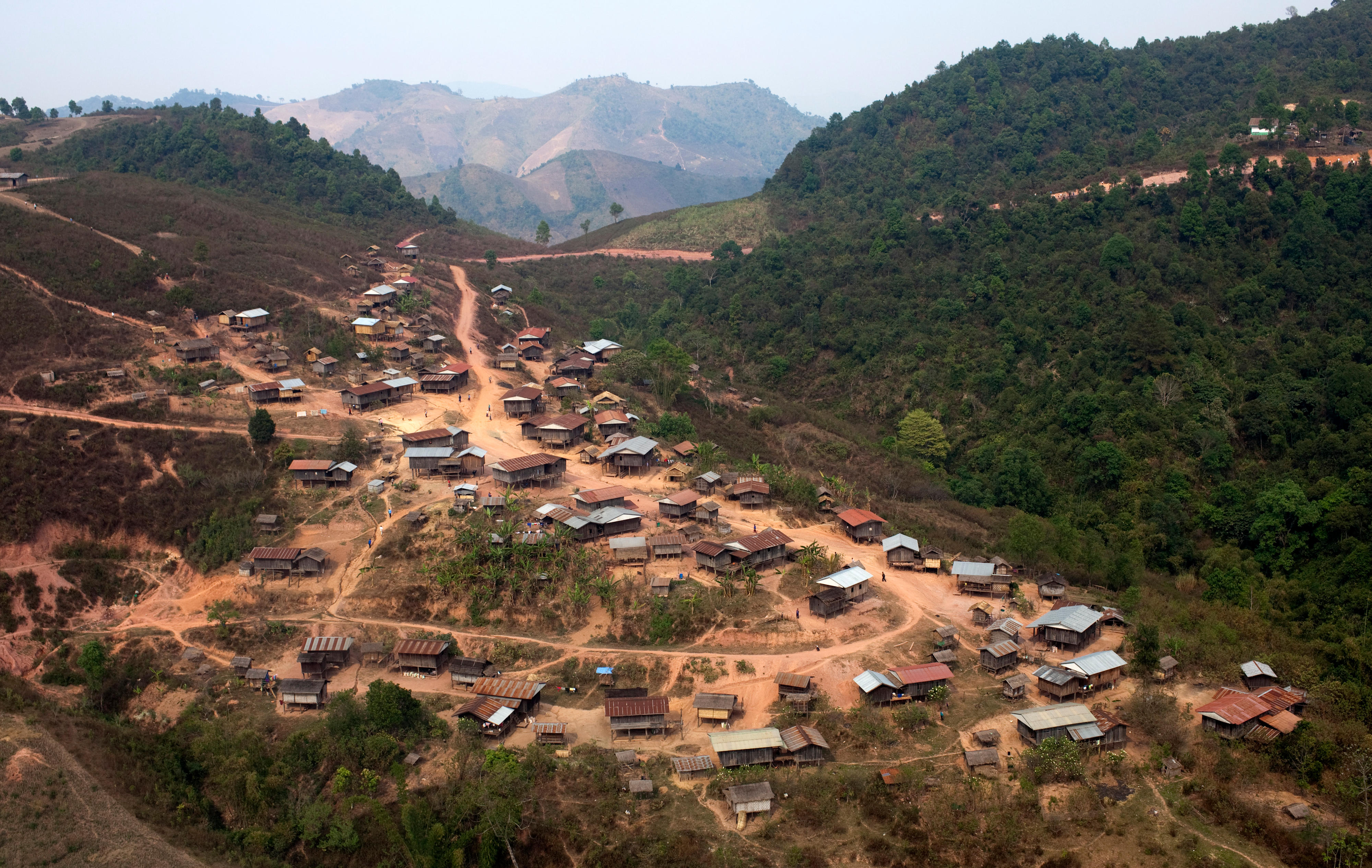 Blick auf das Dorf Ban Kor in Laos