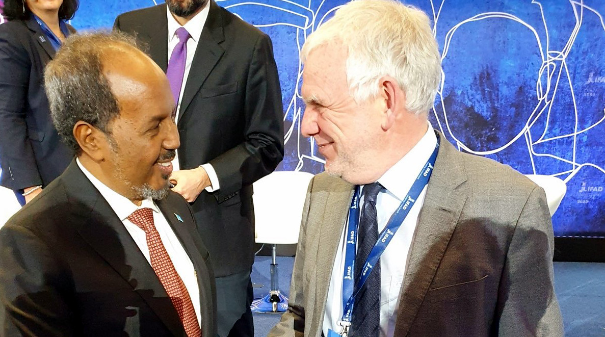 Entwicklungs-Staatssekretär Jochen Flasbarth (rechts) im Gespräch mit dem somalischen Staatspräsidenten Hassan Sheikh Mohamud