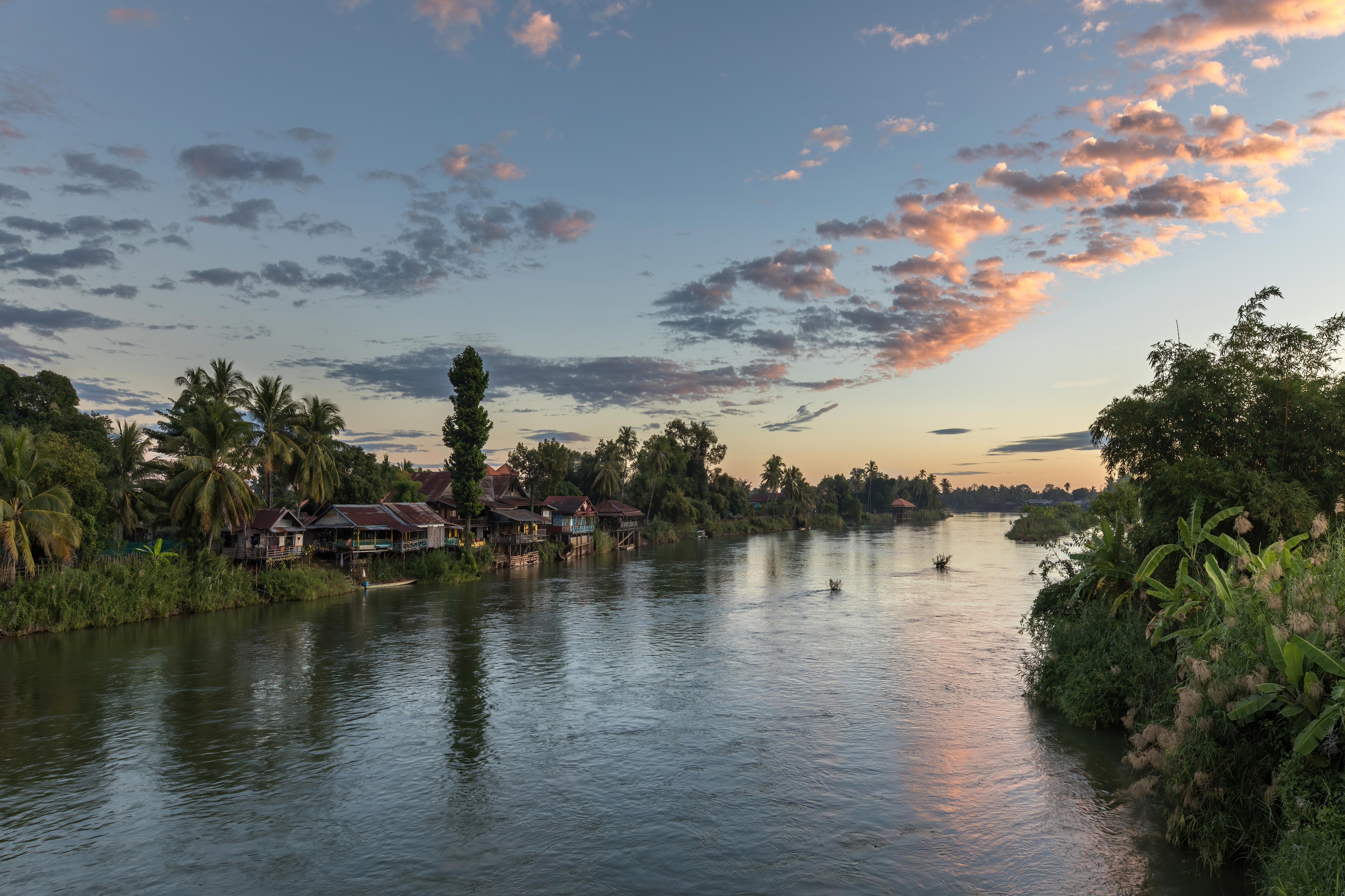 Hütten am Ufer des Mekong in Laos