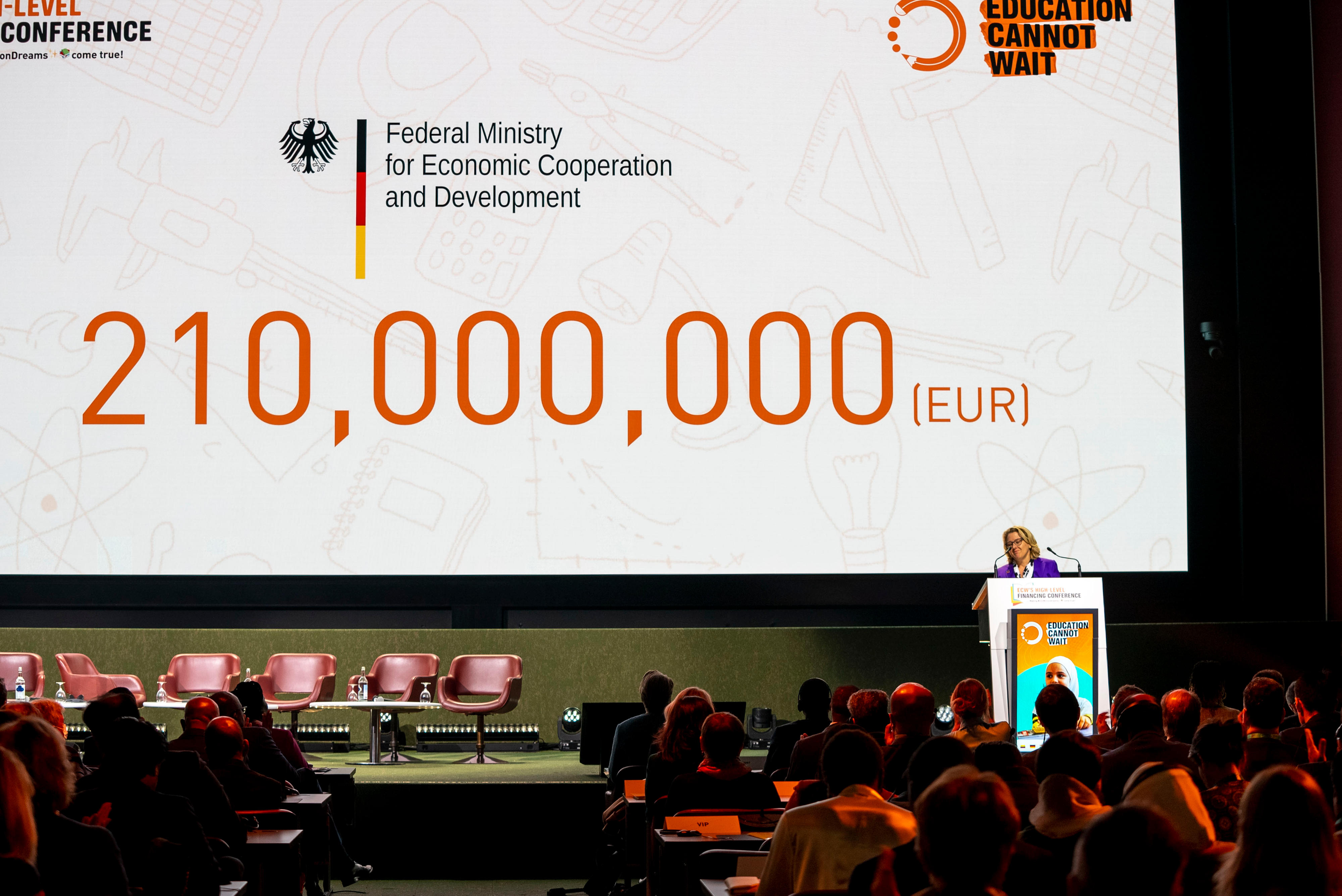 Entwicklungsministerin Svenja Schulze während ihrer Rede bei der internationalen Geberkonferenz des UN-Bildungsfonds „Education Cannot Wait“ (ECW) am 16. Februar 2023 in Genf