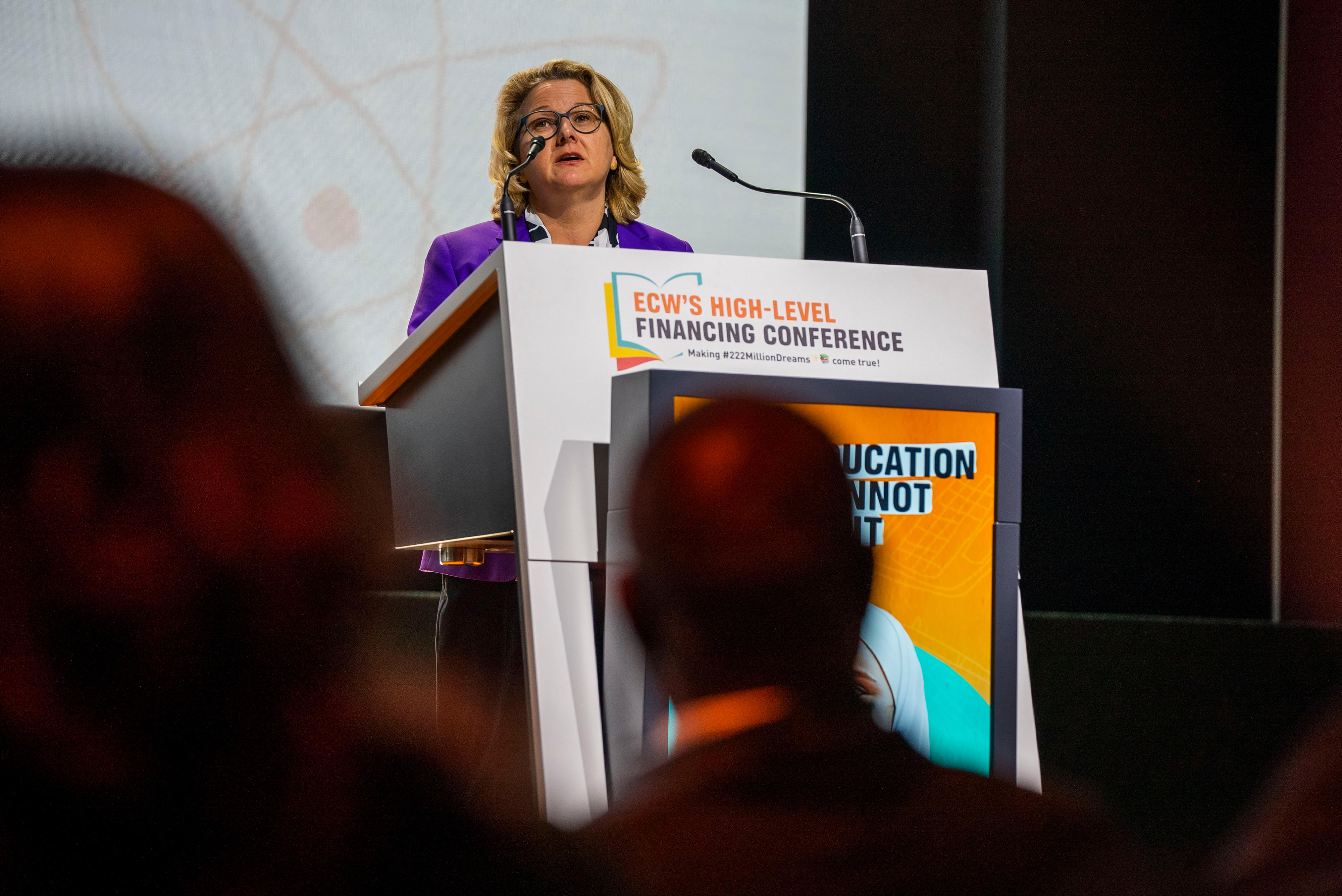 Entwicklungsministerin Svenja Schulze während ihrer Rede bei der internationalen Geberkonferenz des UN-Bildungsfonds „Education Cannot Wait“ (ECW) am 16. Februar 2023 in Genf